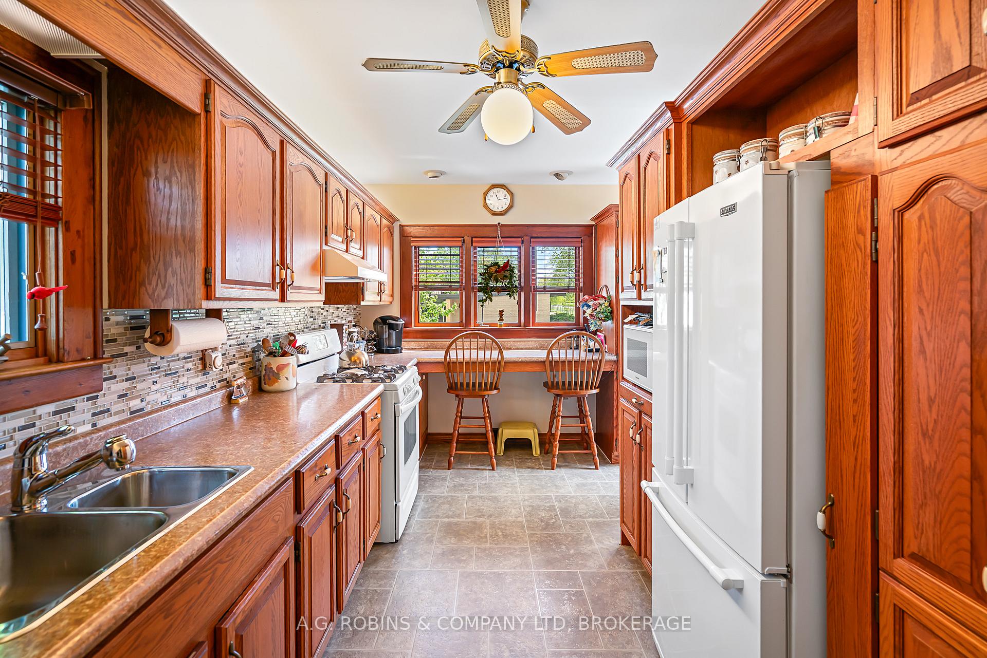 Photo 15 of 41944 Clarendon Street, Wainfleet, Marshville/Winger — HOMEH