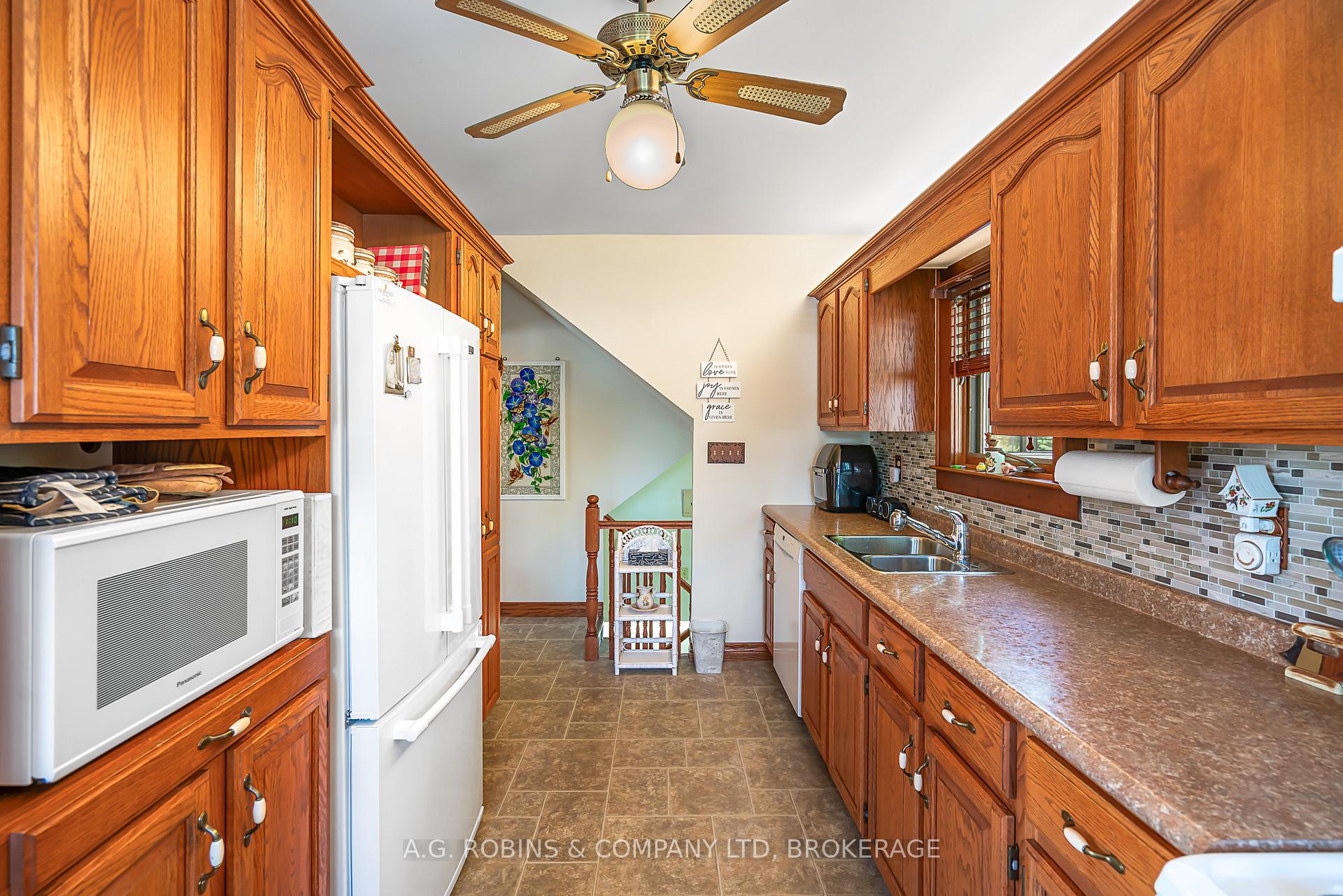 Photo 16 of 41944 Clarendon Street, Wainfleet, Marshville/Winger — HOMEH