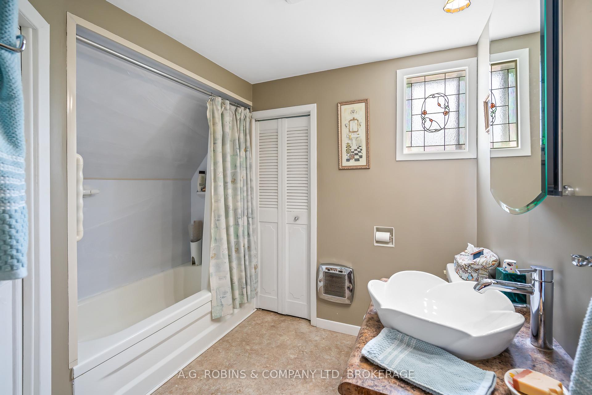 Photo 27 of 41944 Clarendon Street, Wainfleet, Marshville/Winger — HOMEH