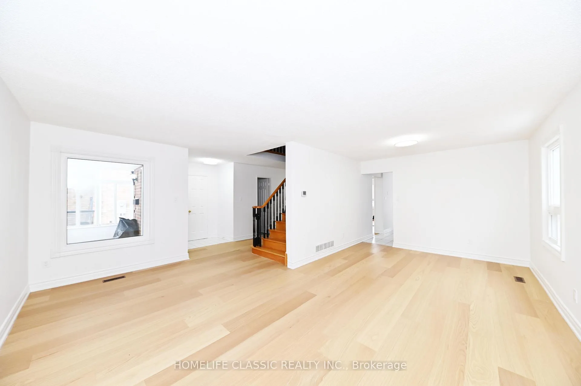 Photo 3 of 119 Cromwell Road, Vaughan, Maple — HOMEH