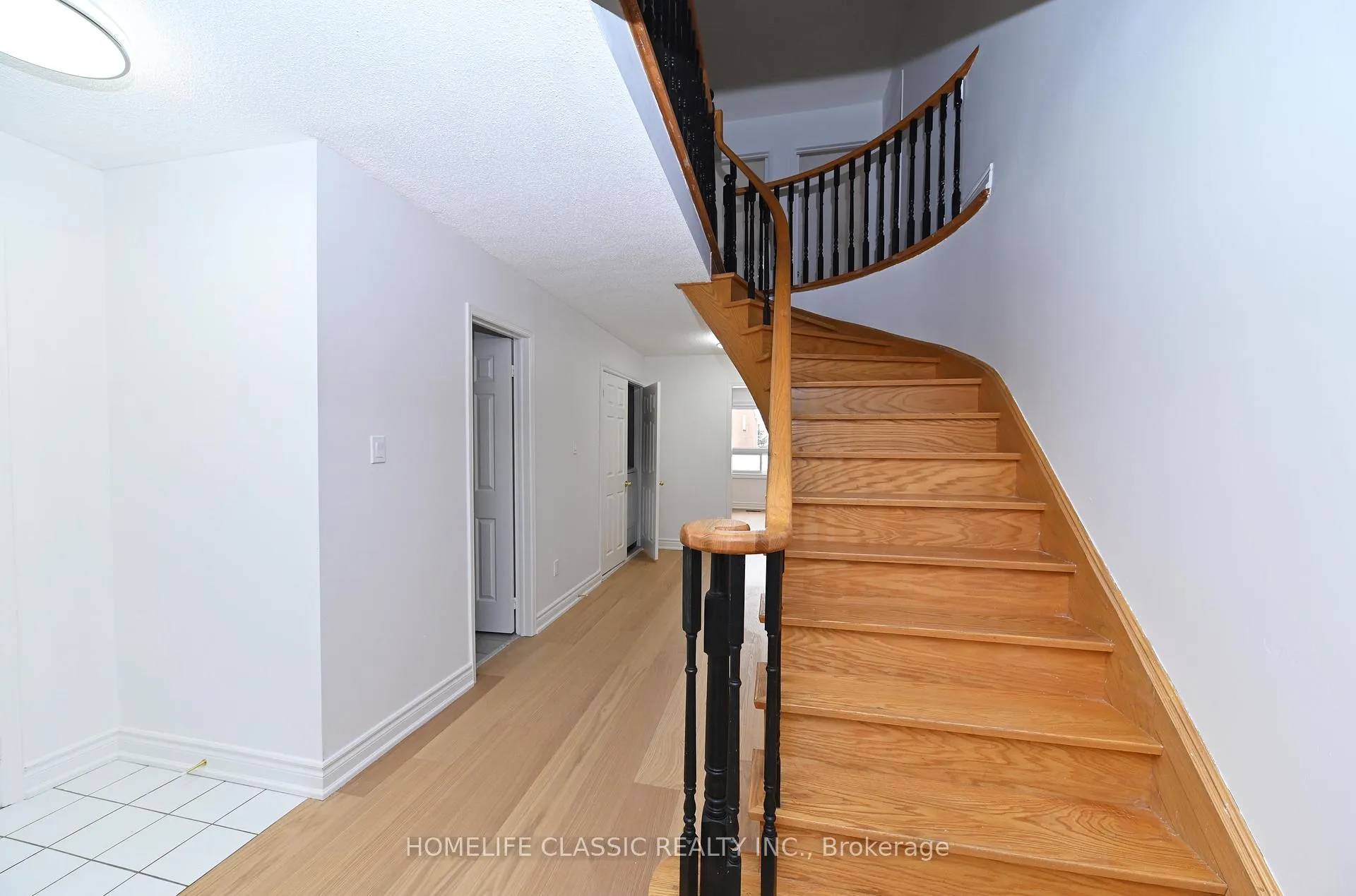 Photo 4 of 119 Cromwell Road, Vaughan, Maple — HOMEH
