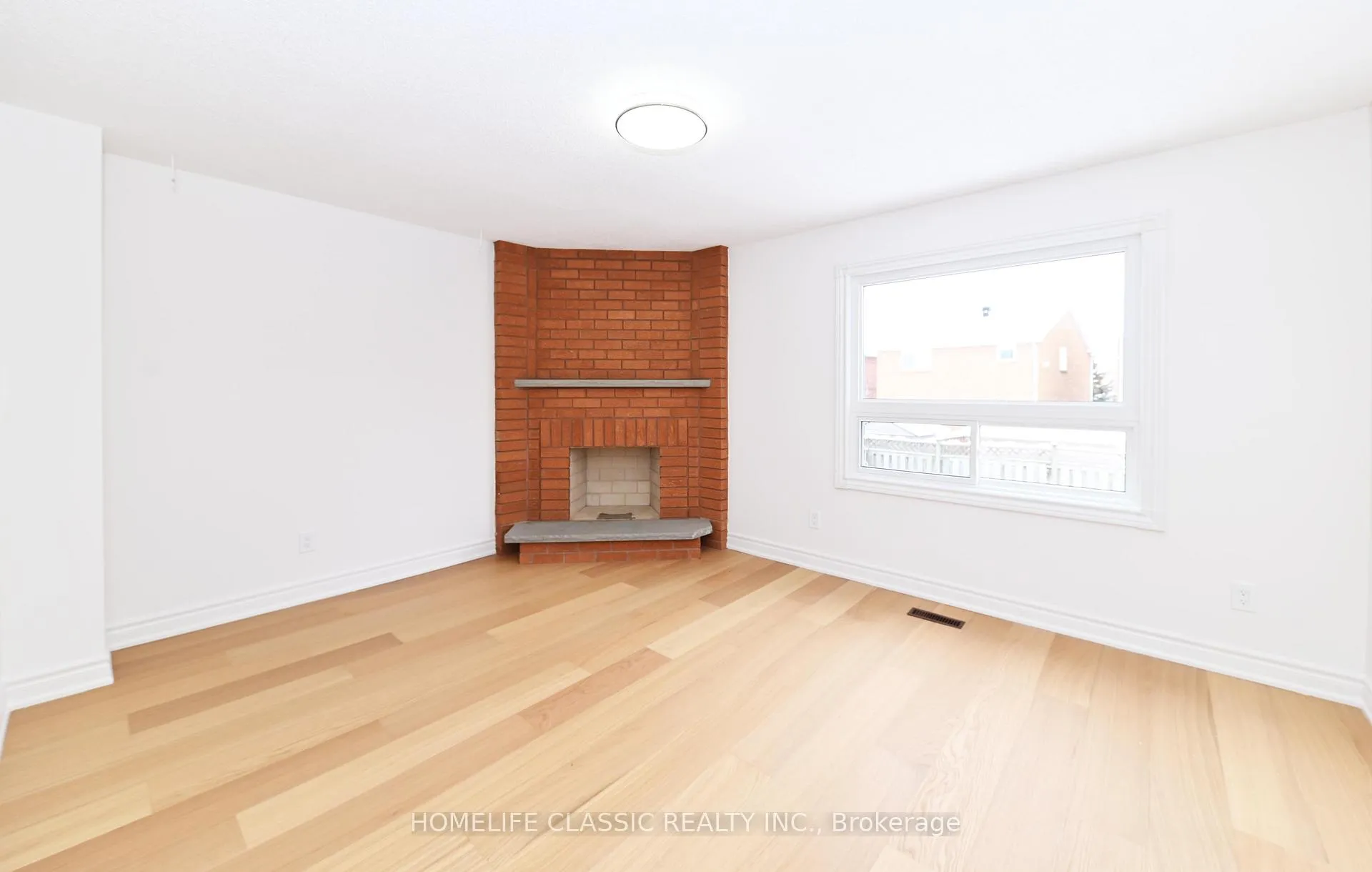 Photo 5 of 119 Cromwell Road, Vaughan, Maple — HOMEH