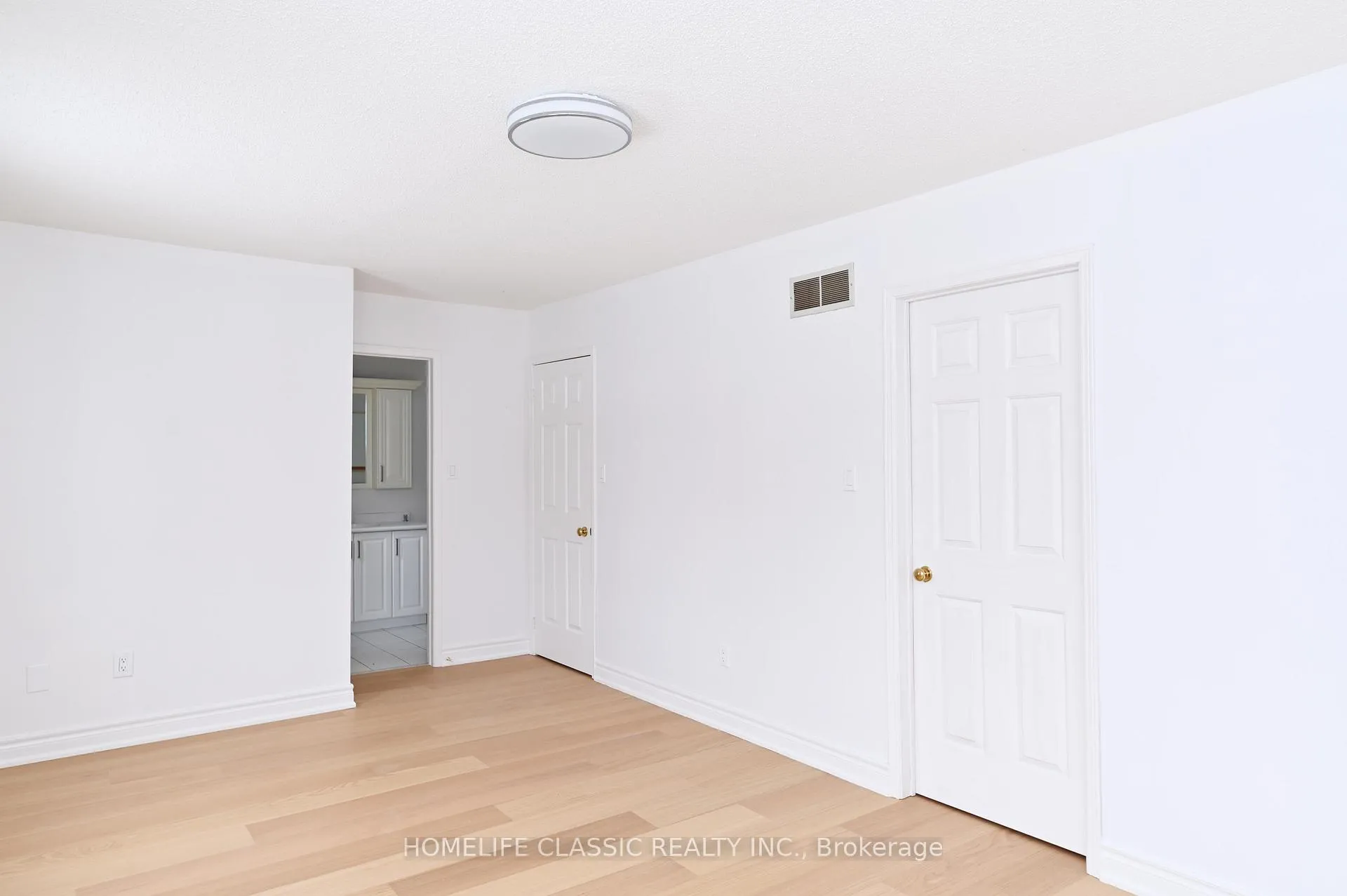 Photo 10 of 119 Cromwell Road, Vaughan, Maple — HOMEH