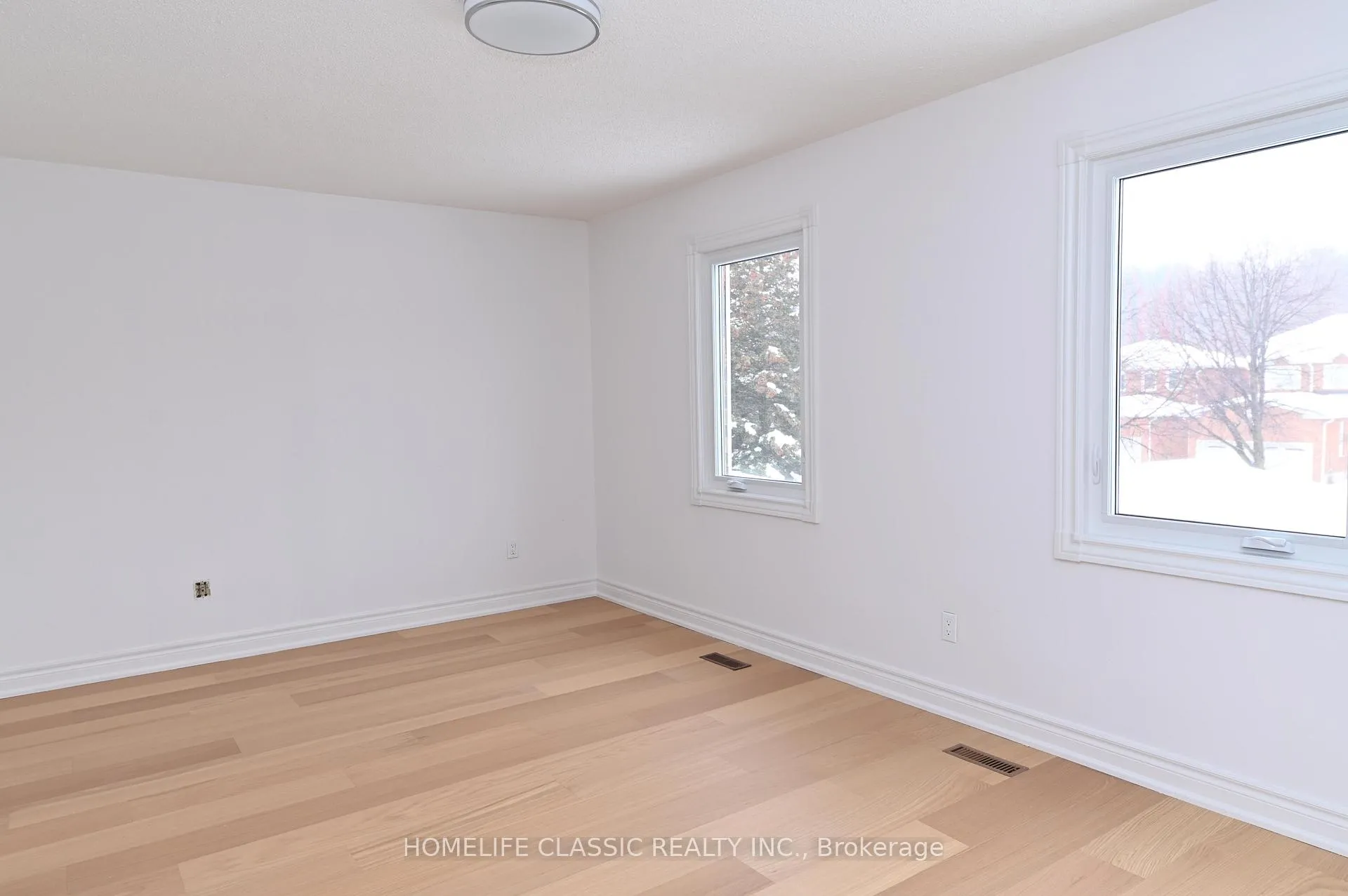 Photo 11 of 119 Cromwell Road, Vaughan, Maple — HOMEH