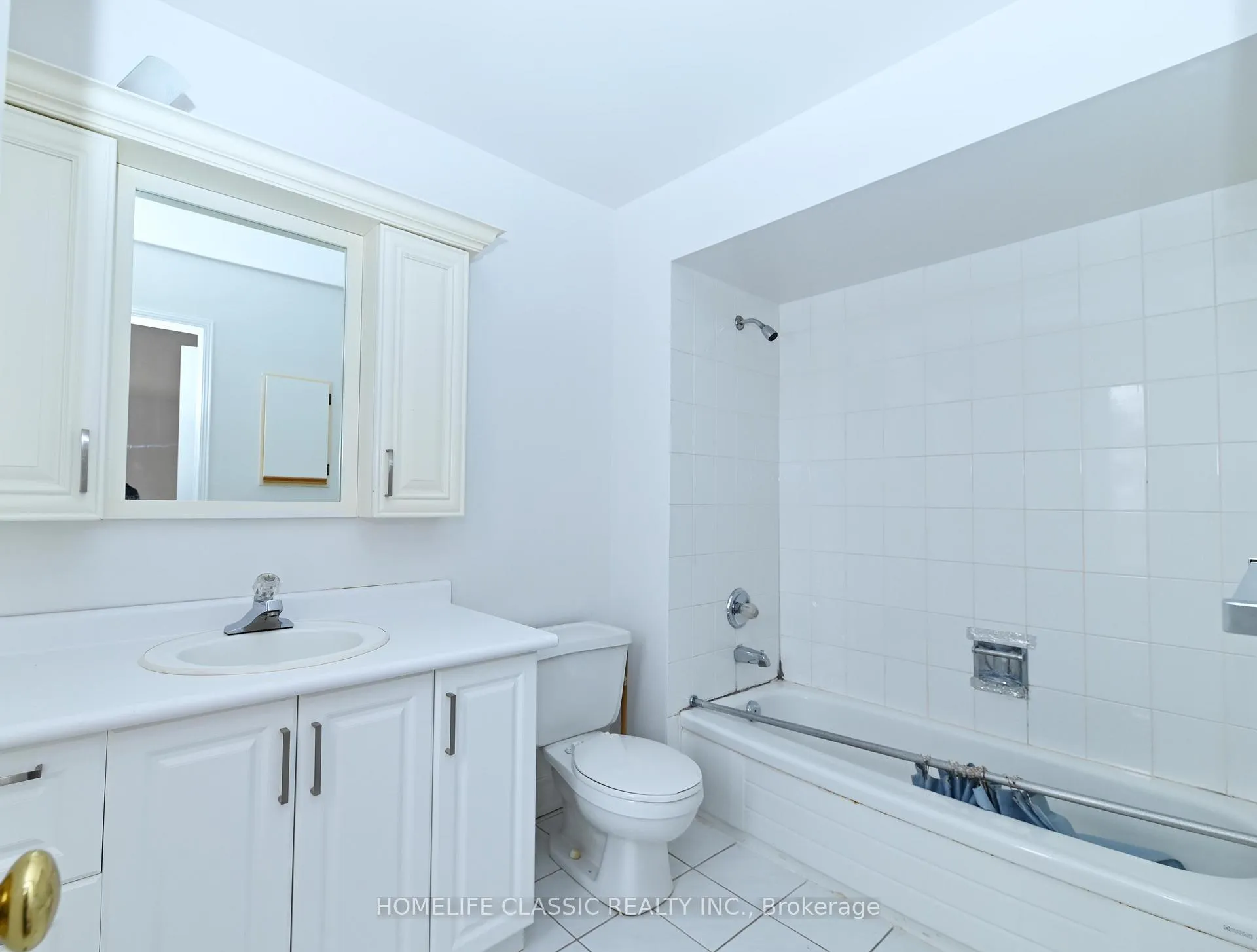 Photo 12 of 119 Cromwell Road, Vaughan, Maple — HOMEH