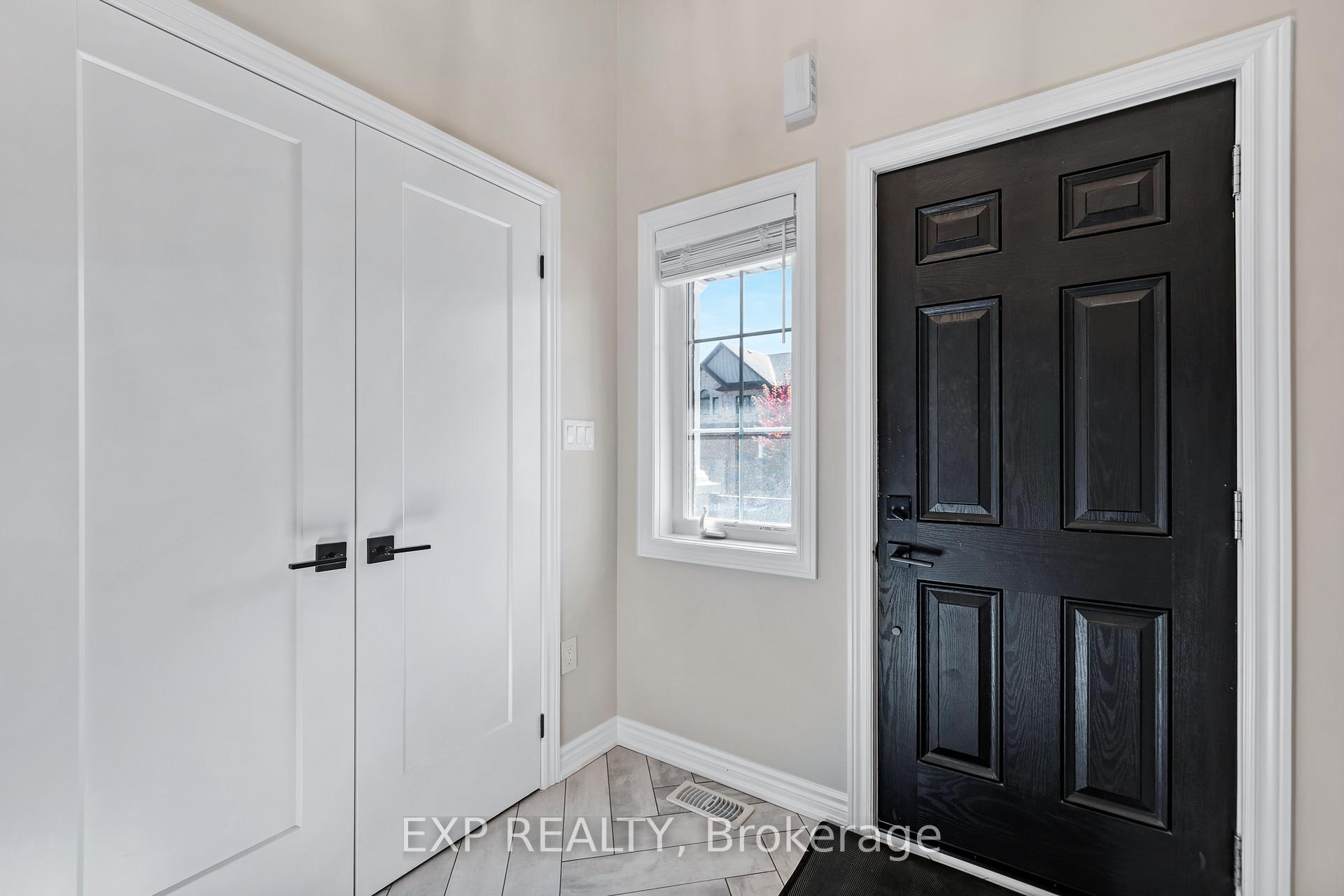 Photo 2 of 9 Gord Matthews Way, Uxbridge — HOMEH