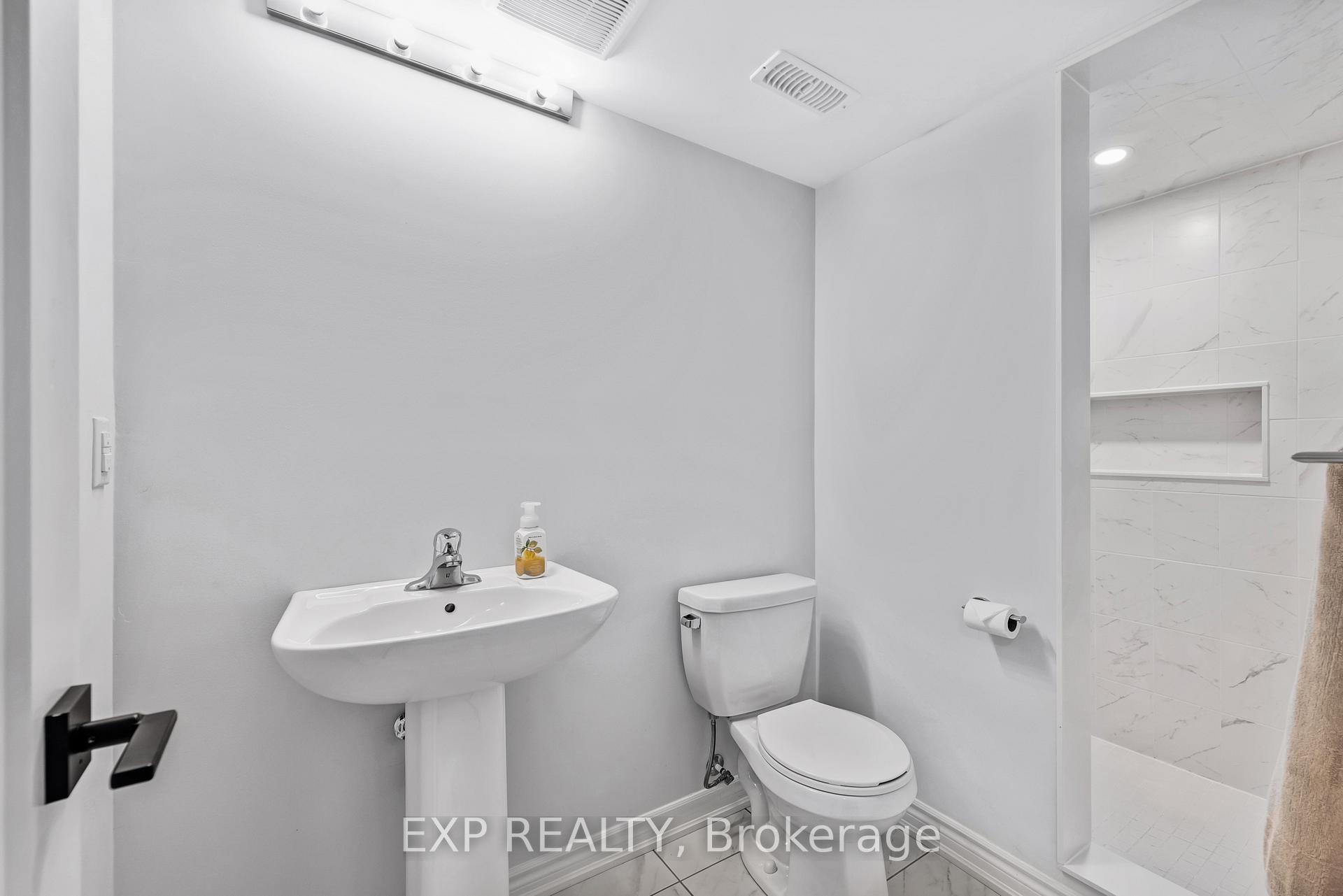 Photo 37 of 9 Gord Matthews Way, Uxbridge — HOMEH