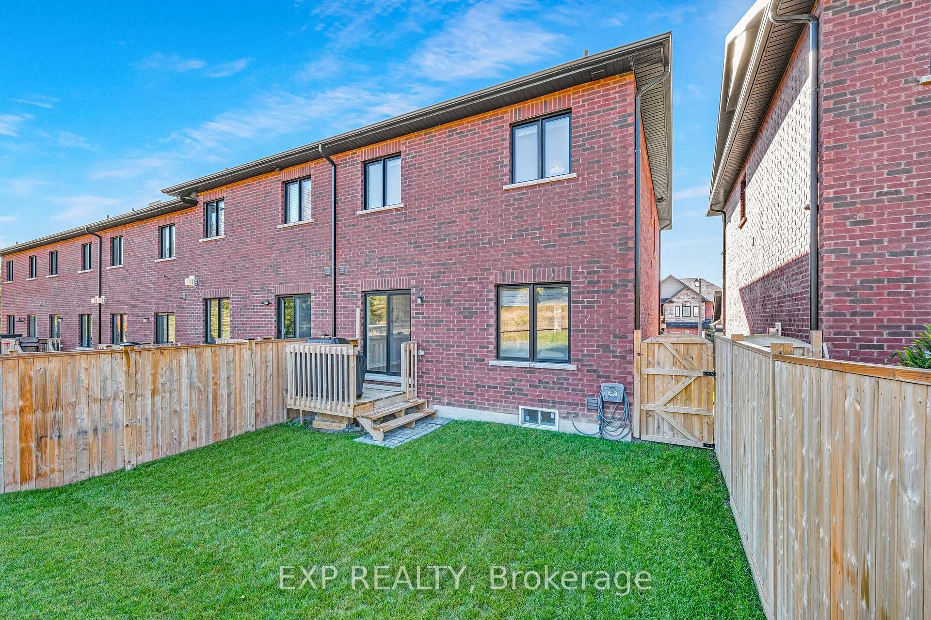 Photo 41 of 9 Gord Matthews Way, Uxbridge — HOMEH