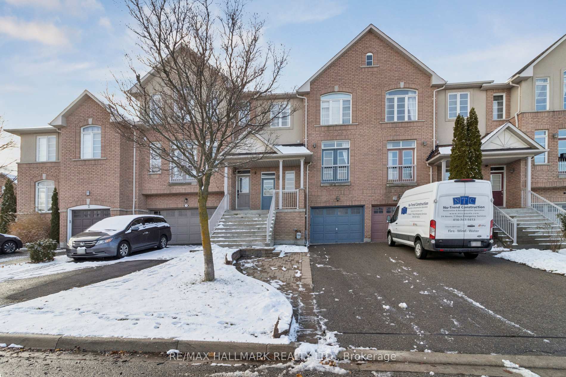 Photo 2 of 8 Mistywood Crescent, Vaughan, Patterson — HOMEH