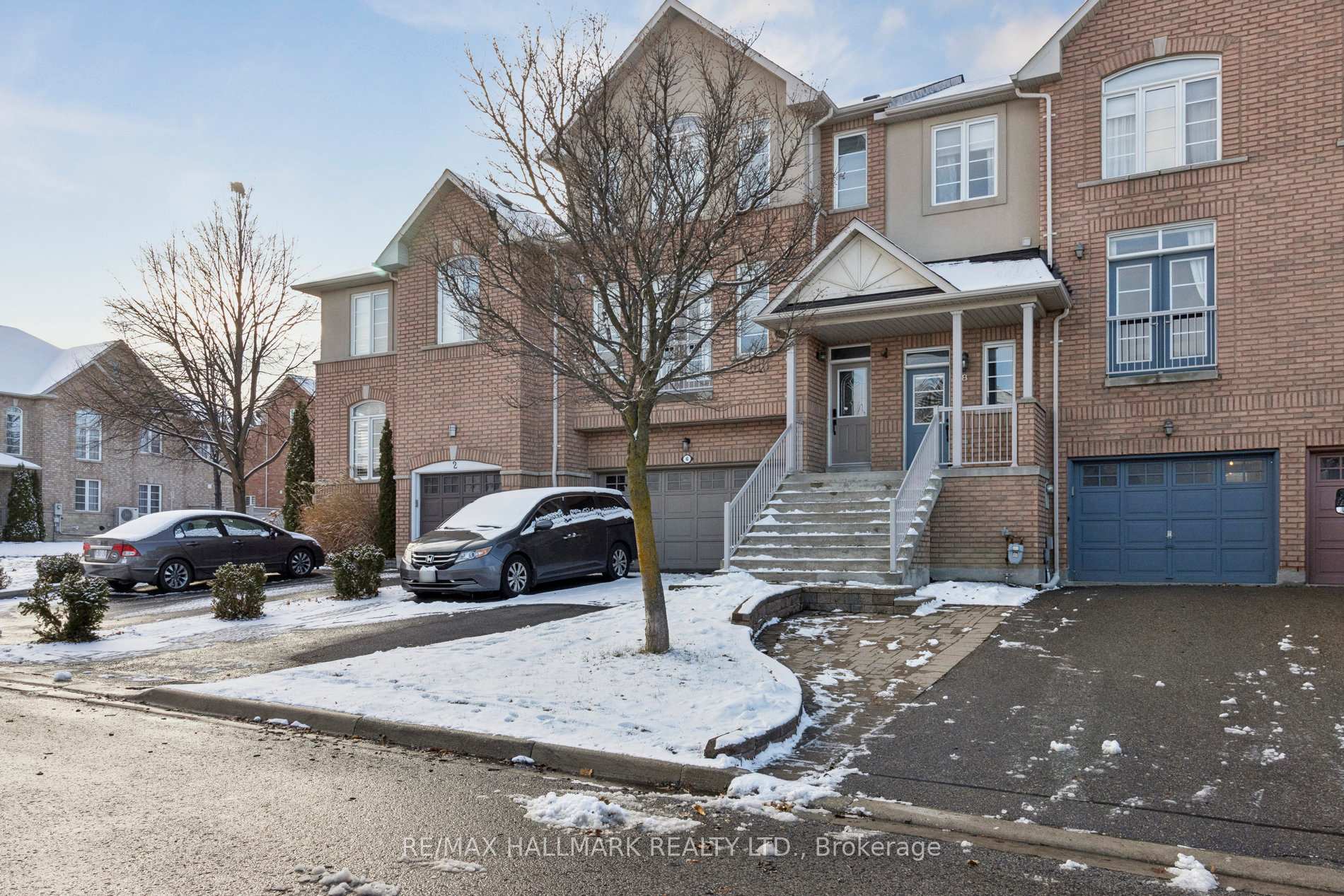 Photo 3 of 8 Mistywood Crescent, Vaughan, Patterson — HOMEH