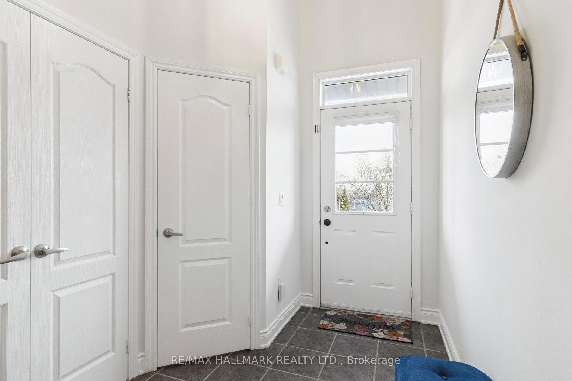 Photo 7 of 8 Mistywood Crescent, Vaughan, Patterson — HOMEH