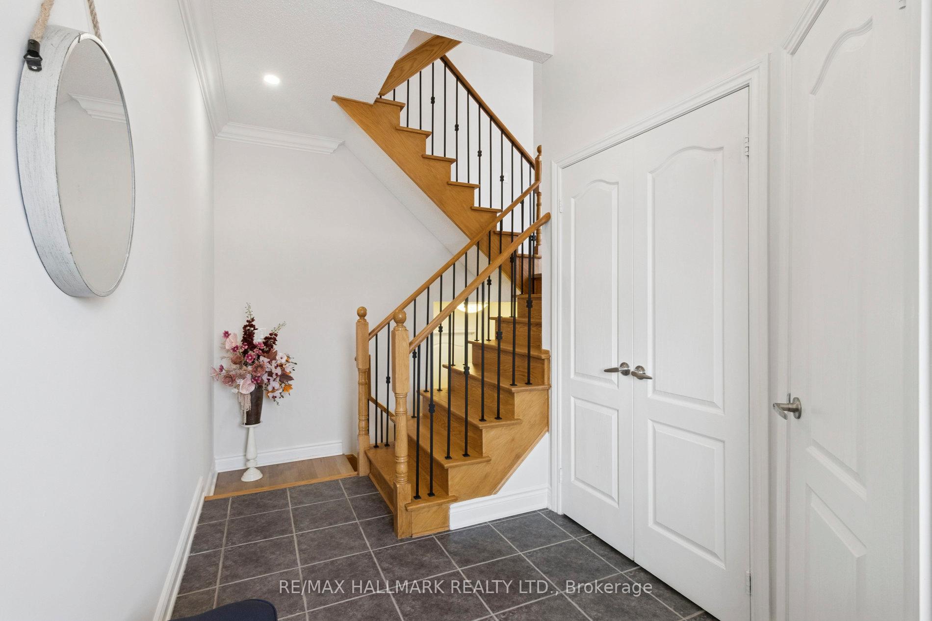 Photo 8 of 8 Mistywood Crescent, Vaughan, Patterson — HOMEH