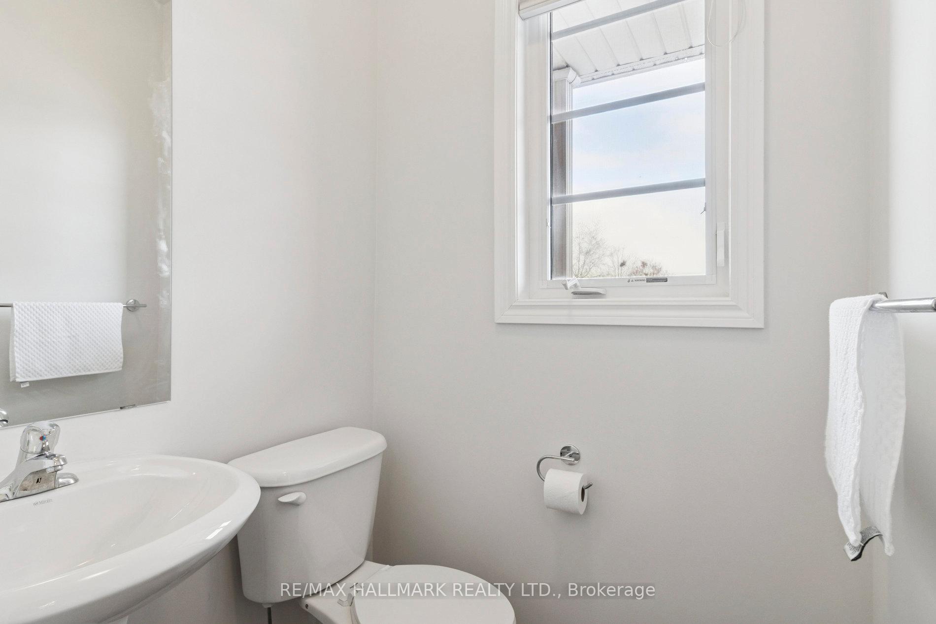 Photo 9 of 8 Mistywood Crescent, Vaughan, Patterson — HOMEH