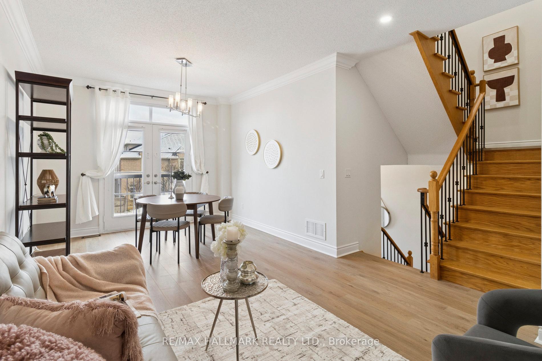 Photo 11 of 8 Mistywood Crescent, Vaughan, Patterson — HOMEH