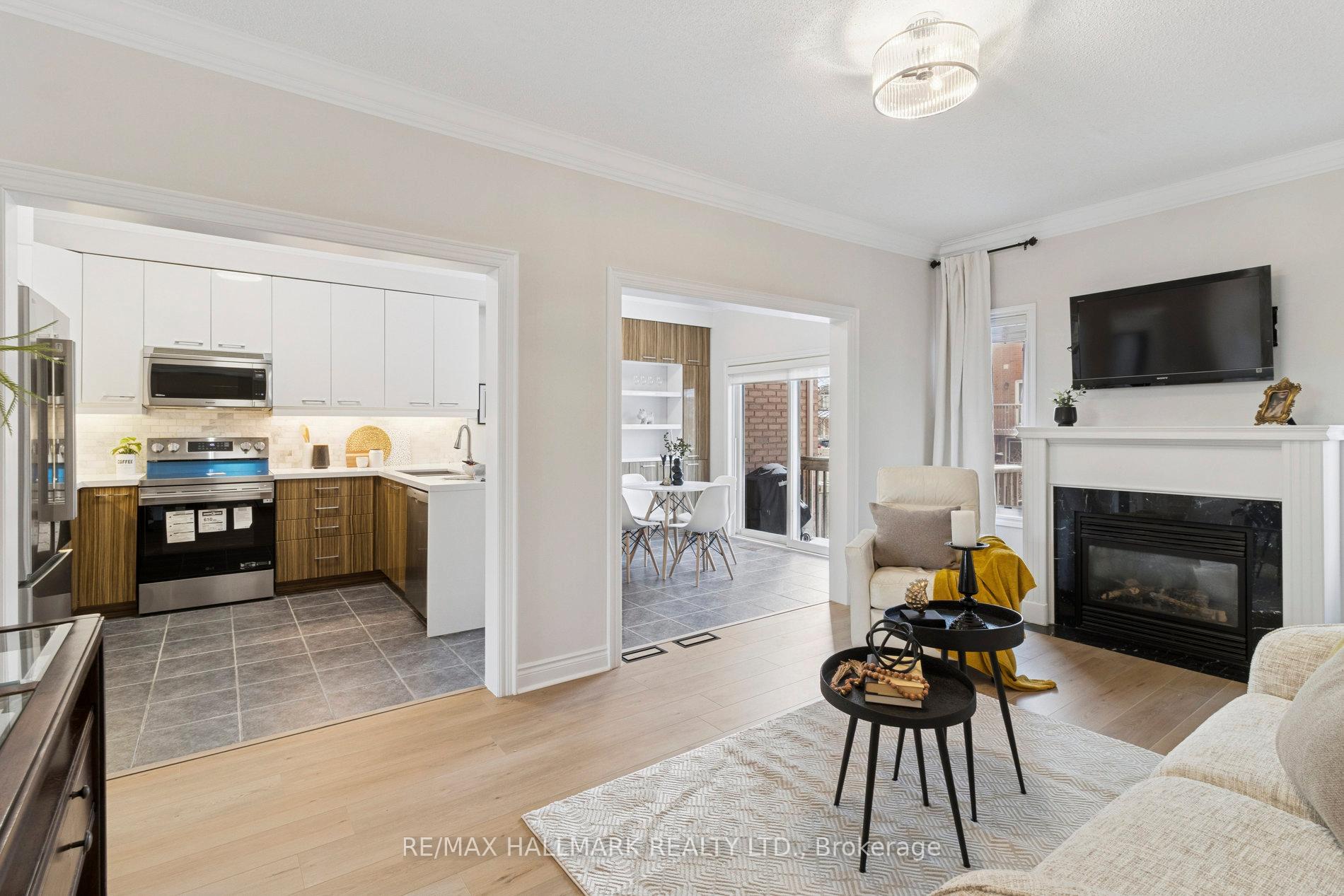 Photo 14 of 8 Mistywood Crescent, Vaughan, Patterson — HOMEH