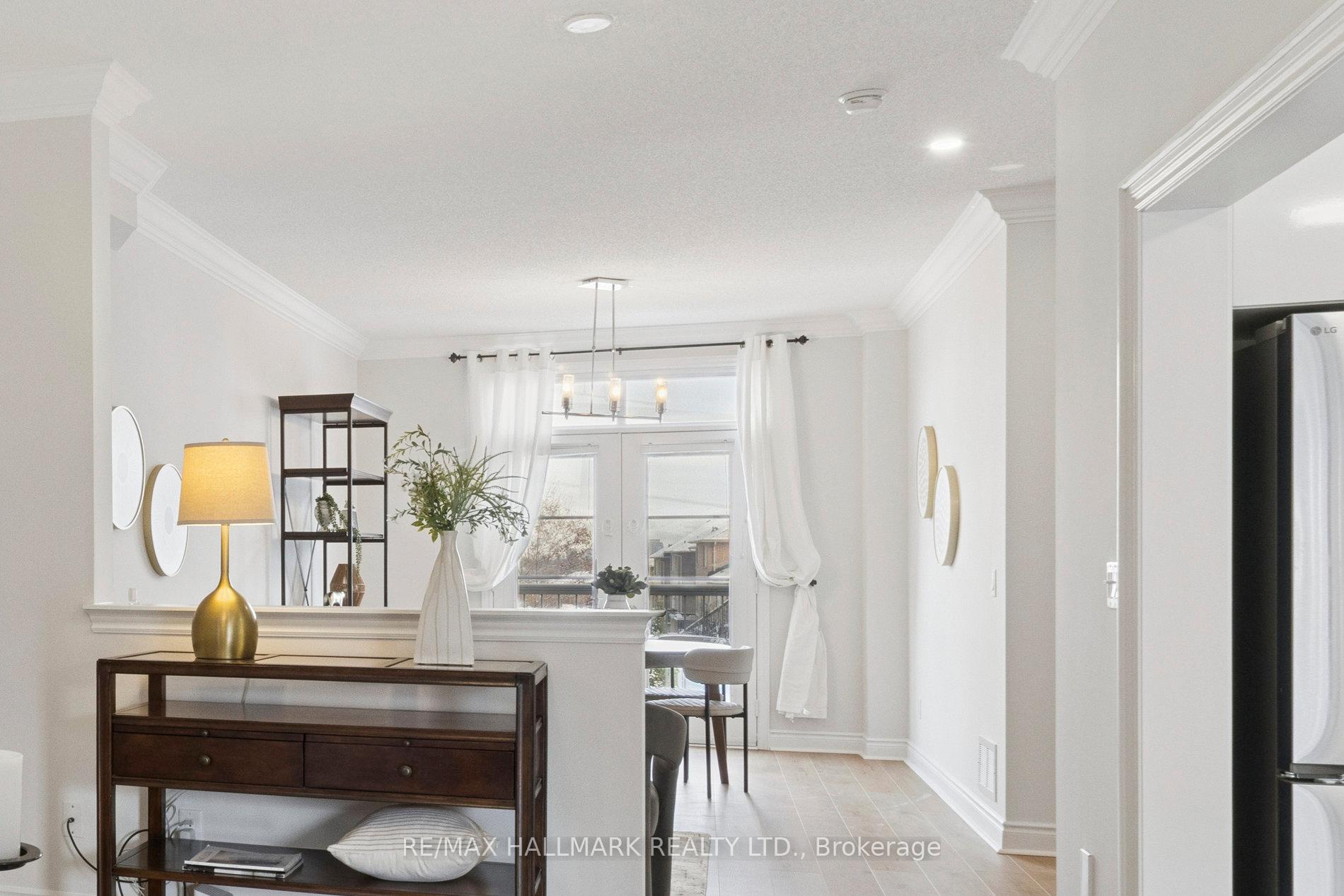 Photo 16 of 8 Mistywood Crescent, Vaughan, Patterson — HOMEH