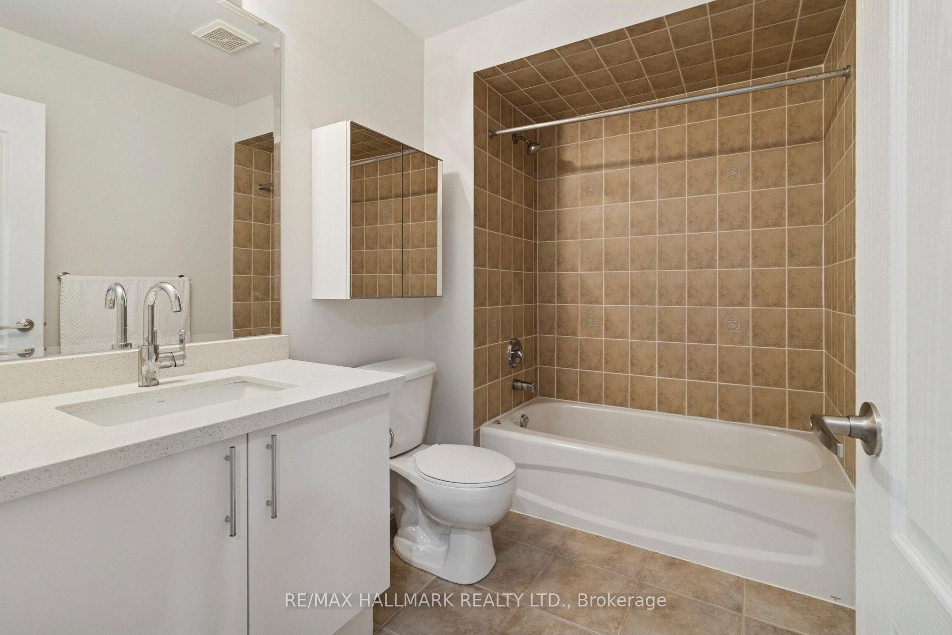 Photo 33 of 8 Mistywood Crescent, Vaughan, Patterson — HOMEH