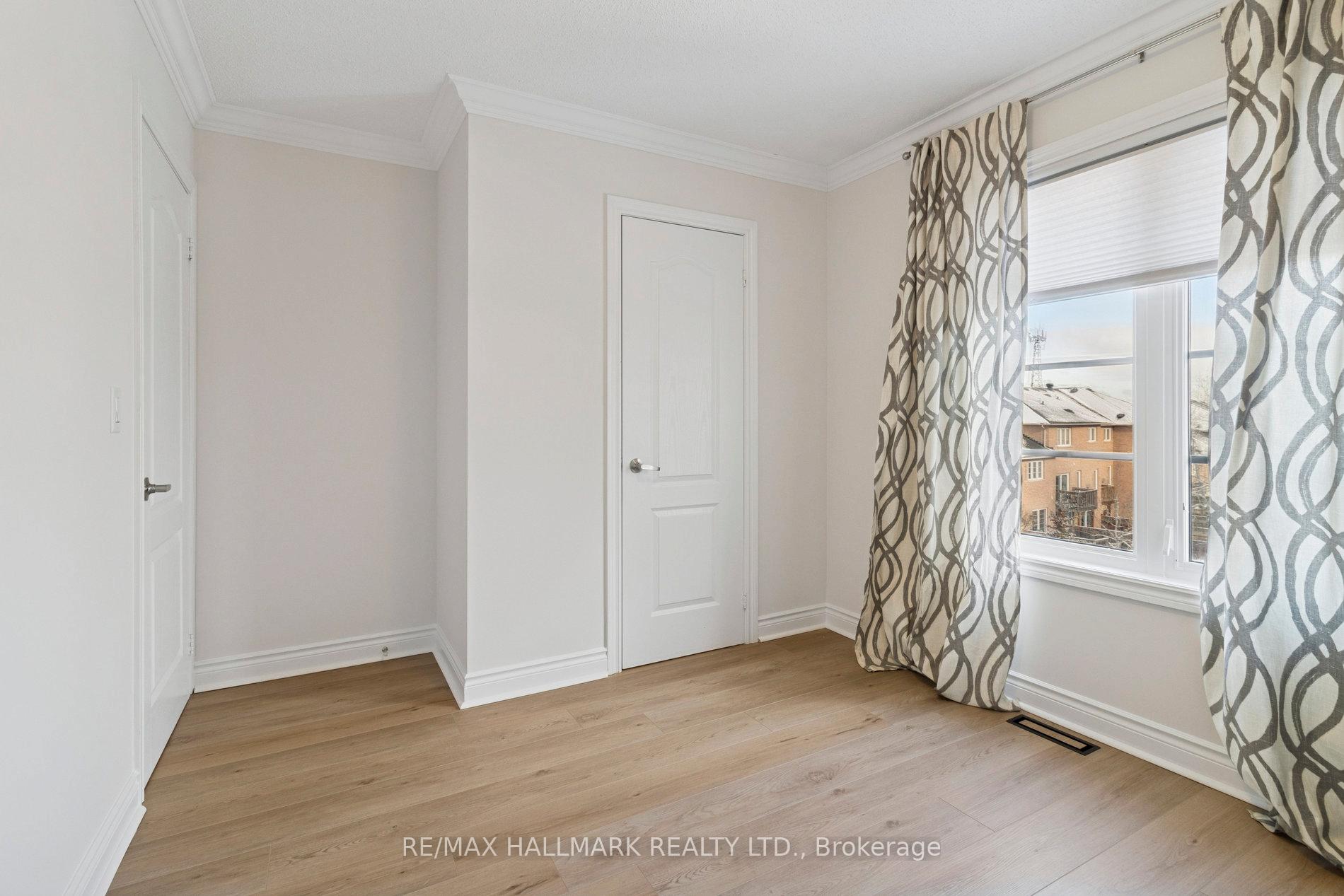 Photo 36 of 8 Mistywood Crescent, Vaughan, Patterson — HOMEH