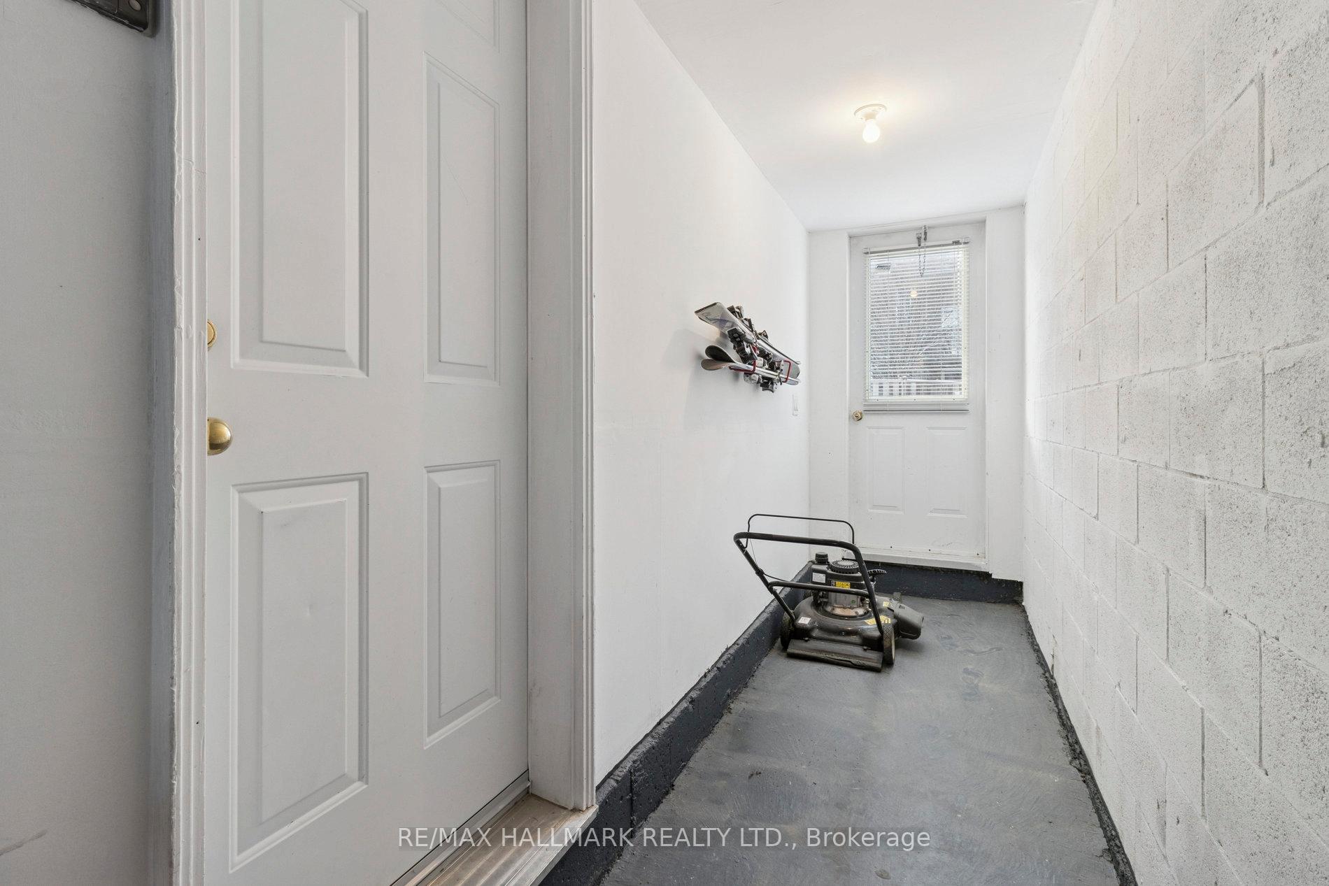 Photo 41 of 8 Mistywood Crescent, Vaughan, Patterson — HOMEH