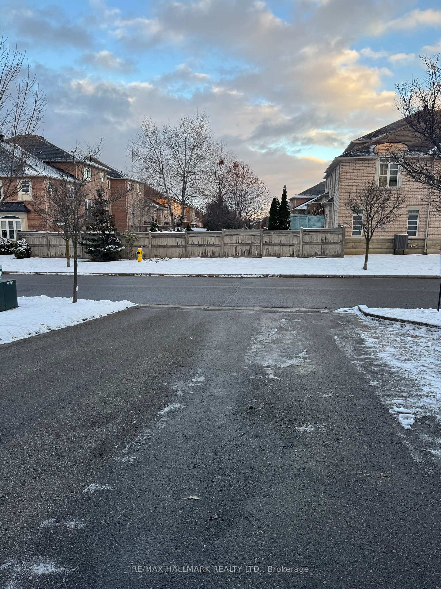 Photo 49 of 8 Mistywood Crescent, Vaughan, Patterson — HOMEH