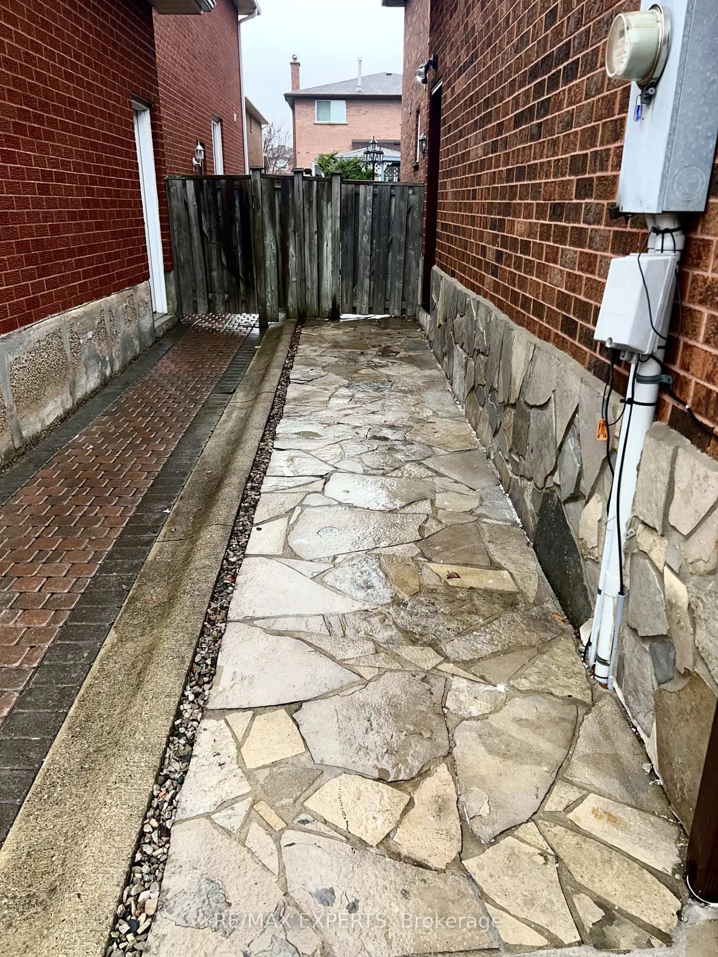 Photo 2 of 121 Jackman Crescent, Vaughan, West Woodbridge — HOMEH