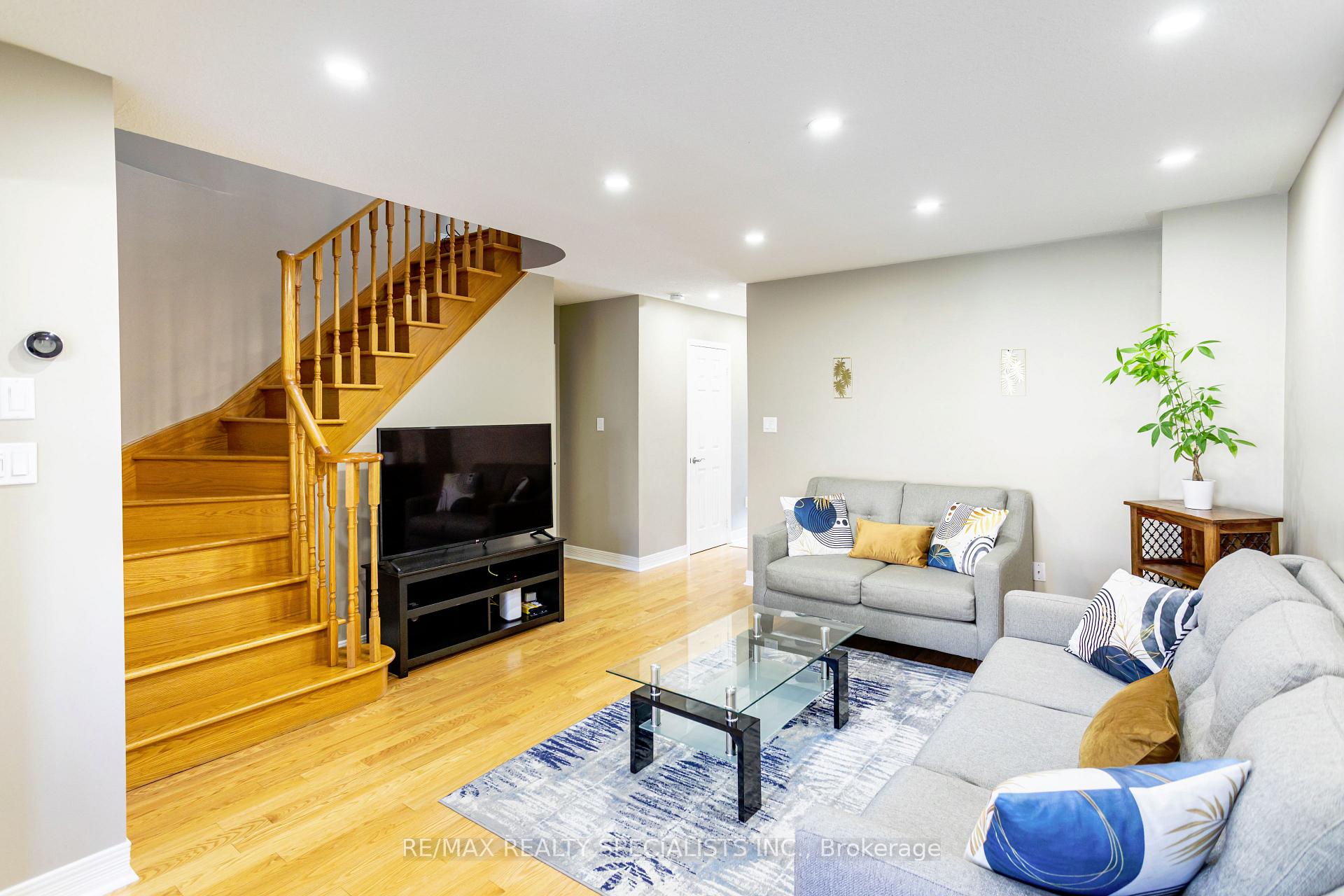 Photo 3 of 75 David Todd Avenue, Vaughan, Sonoma Heights — HOMEH