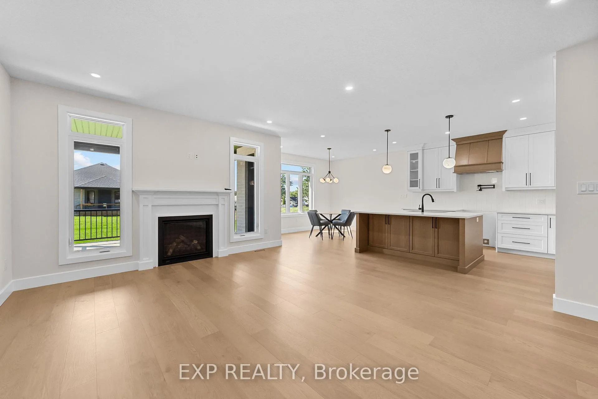 Photo 2 of 408 Erie Street, Warwick, Watford — HOMEH