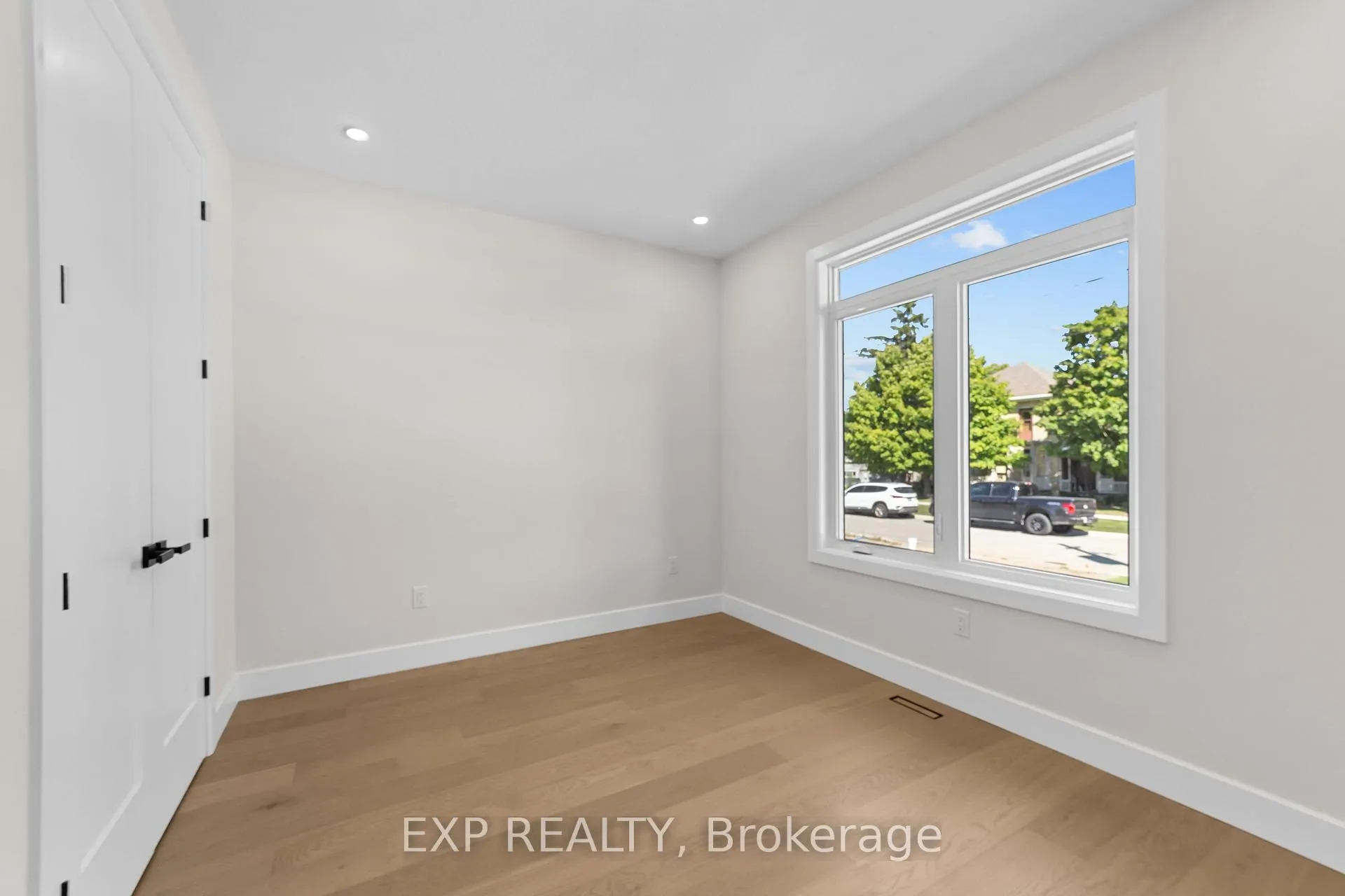 Photo 13 of 408 Erie Street, Warwick, Watford — HOMEH
