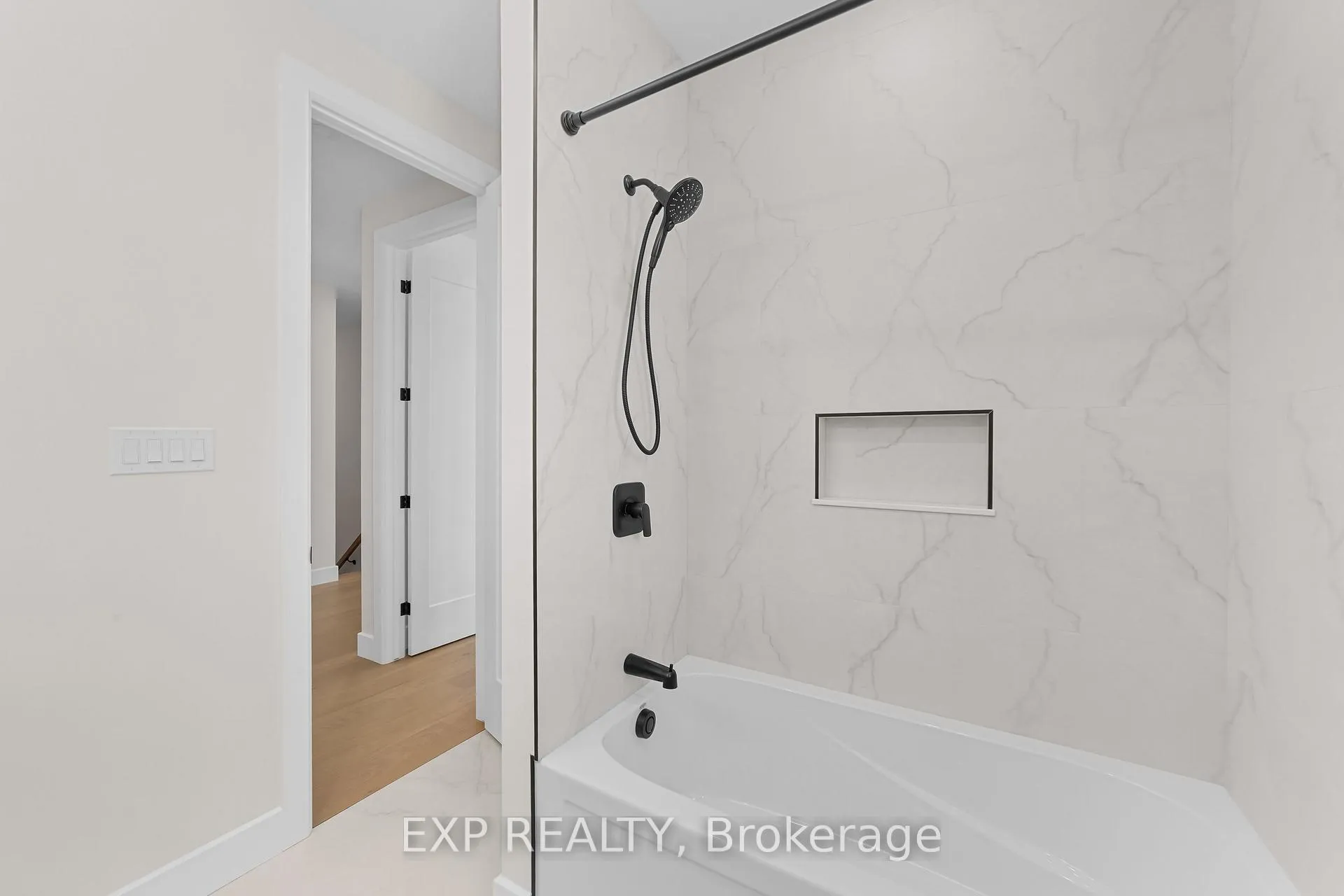 Photo 16 of 408 Erie Street, Warwick, Watford — HOMEH