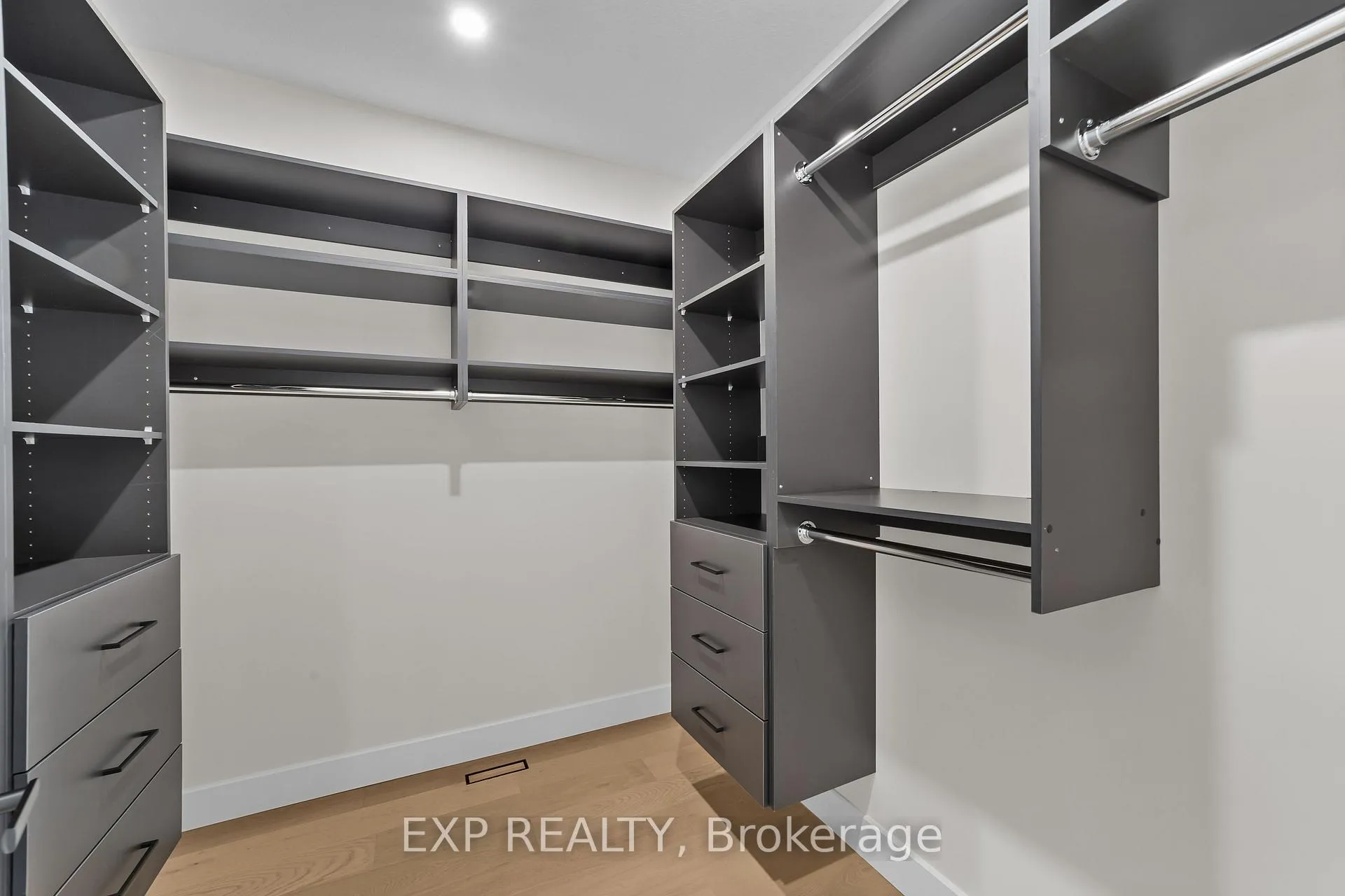 Photo 19 of 408 Erie Street, Warwick, Watford — HOMEH