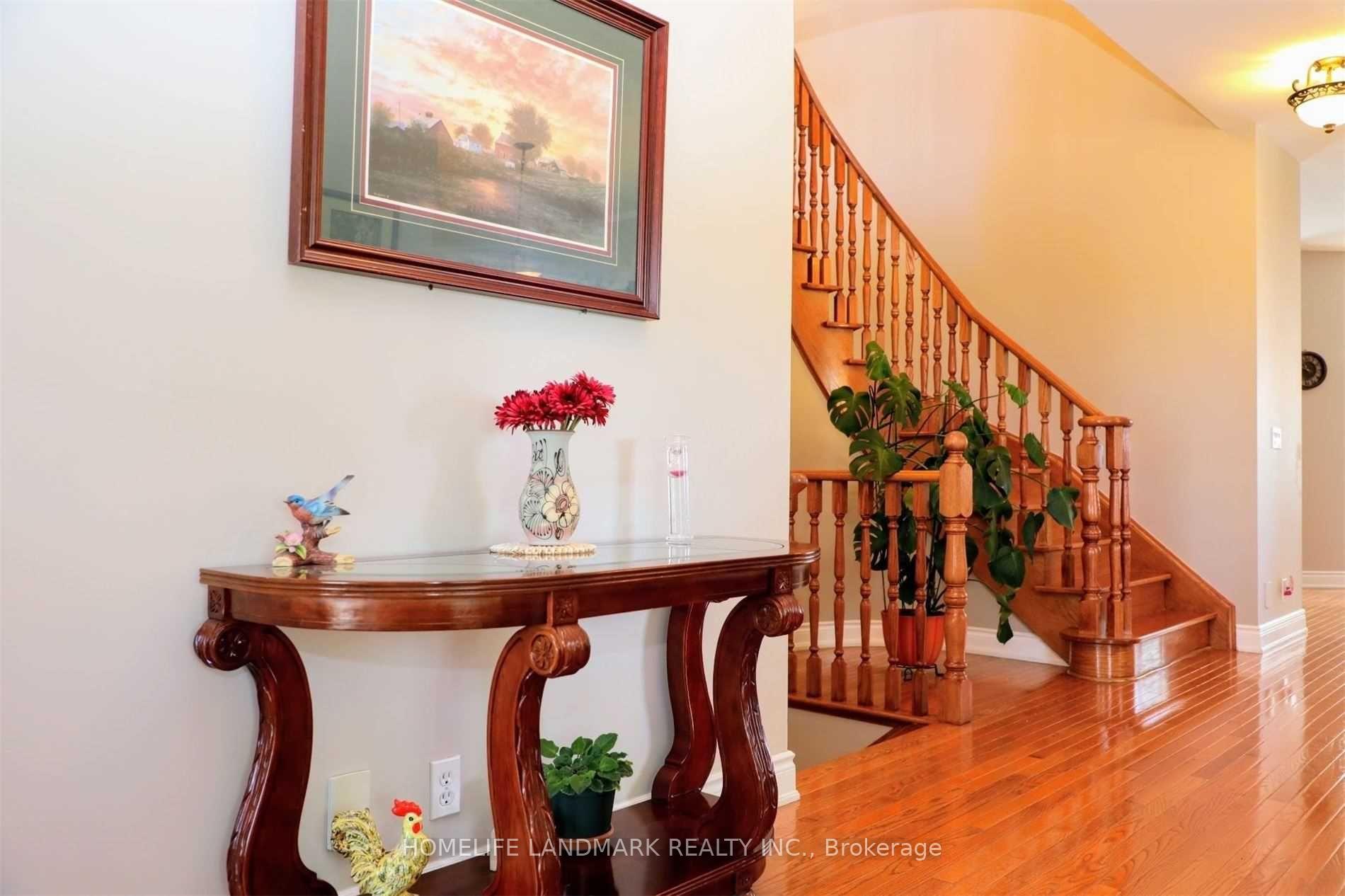 Photo 6 of 1 Fouracre Way, Aurora, Bayview Northeast — HOMEH
