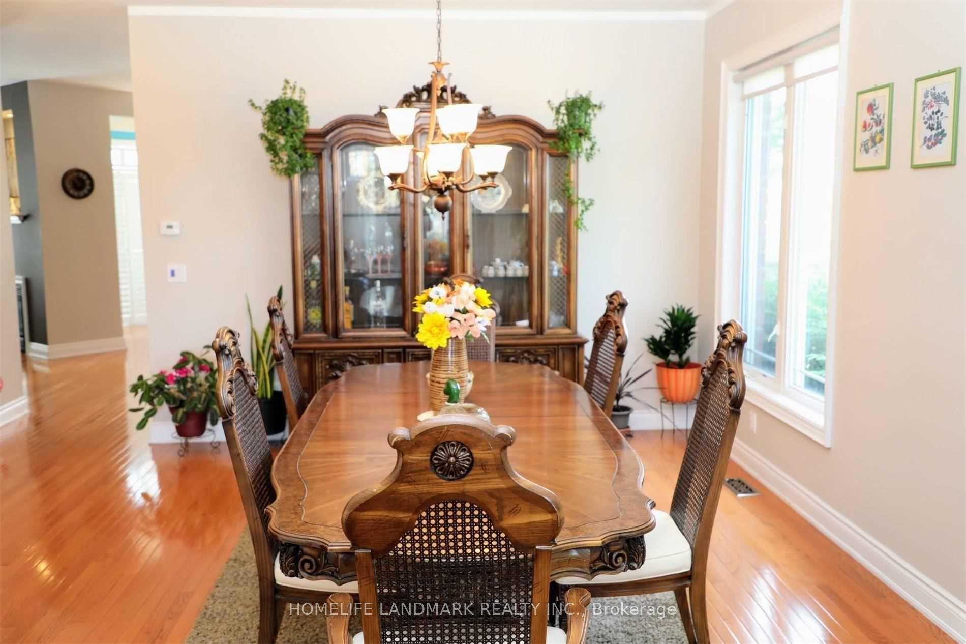 Photo 5 of 1 Fouracre Way, Aurora, Bayview Northeast — HOMEH
