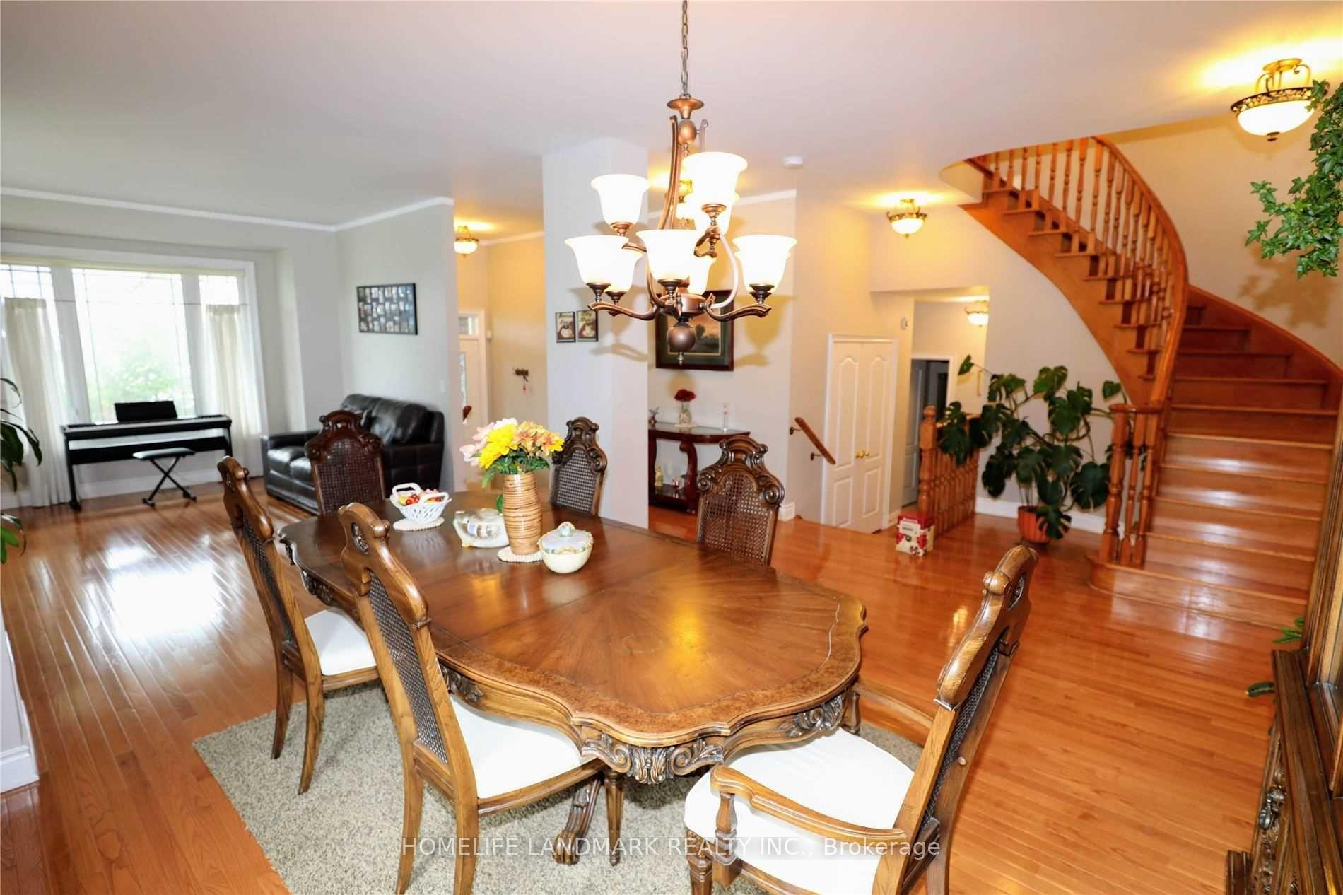Photo 4 of 1 Fouracre Way, Aurora, Bayview Northeast — HOMEH