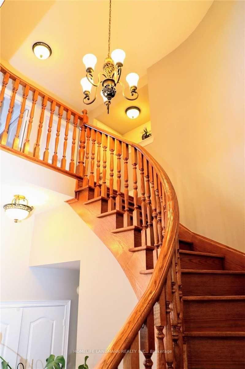 Photo 7 of 1 Fouracre Way, Aurora, Bayview Northeast — HOMEH