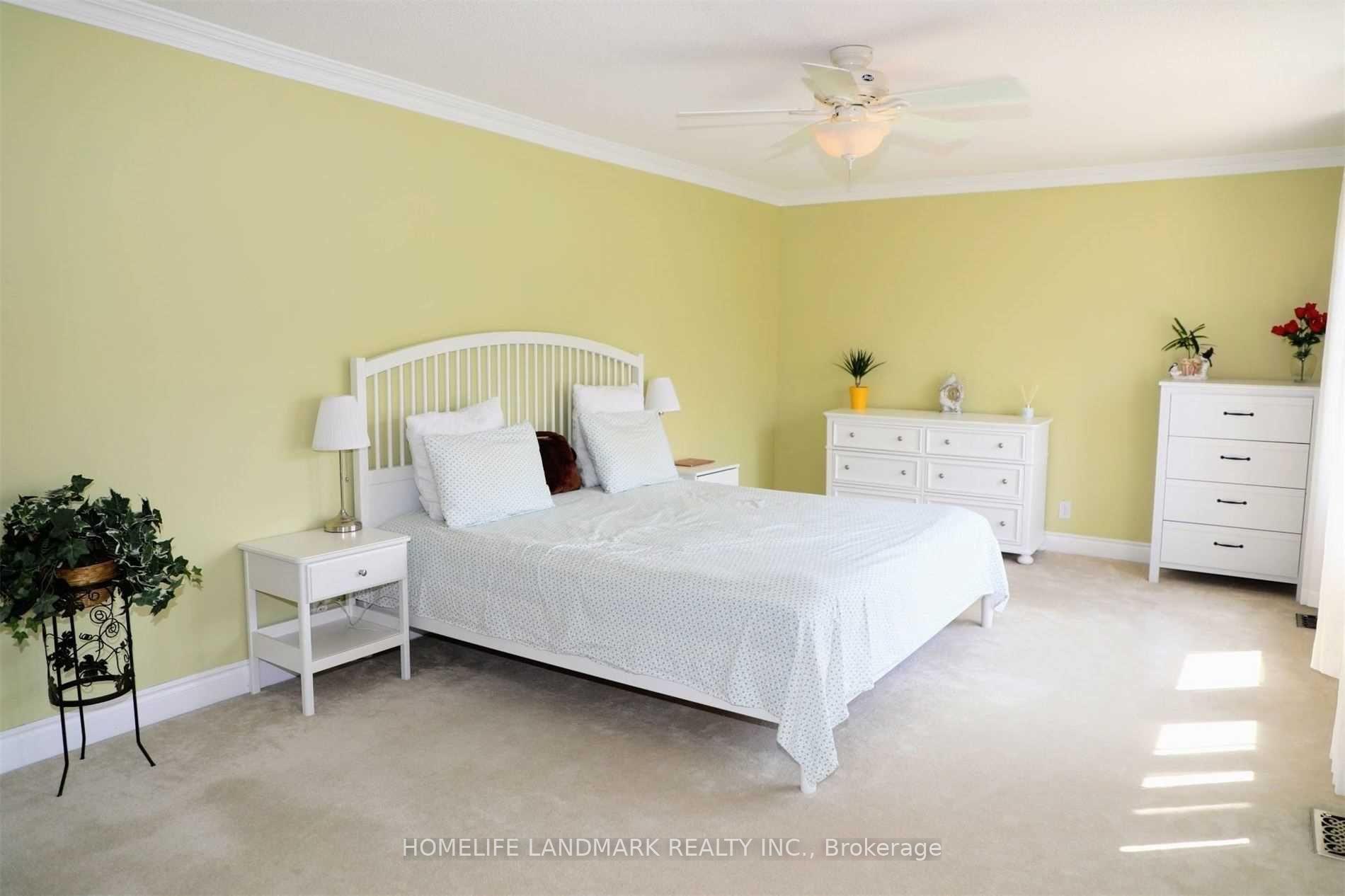 Photo 8 of 1 Fouracre Way, Aurora, Bayview Northeast — HOMEH