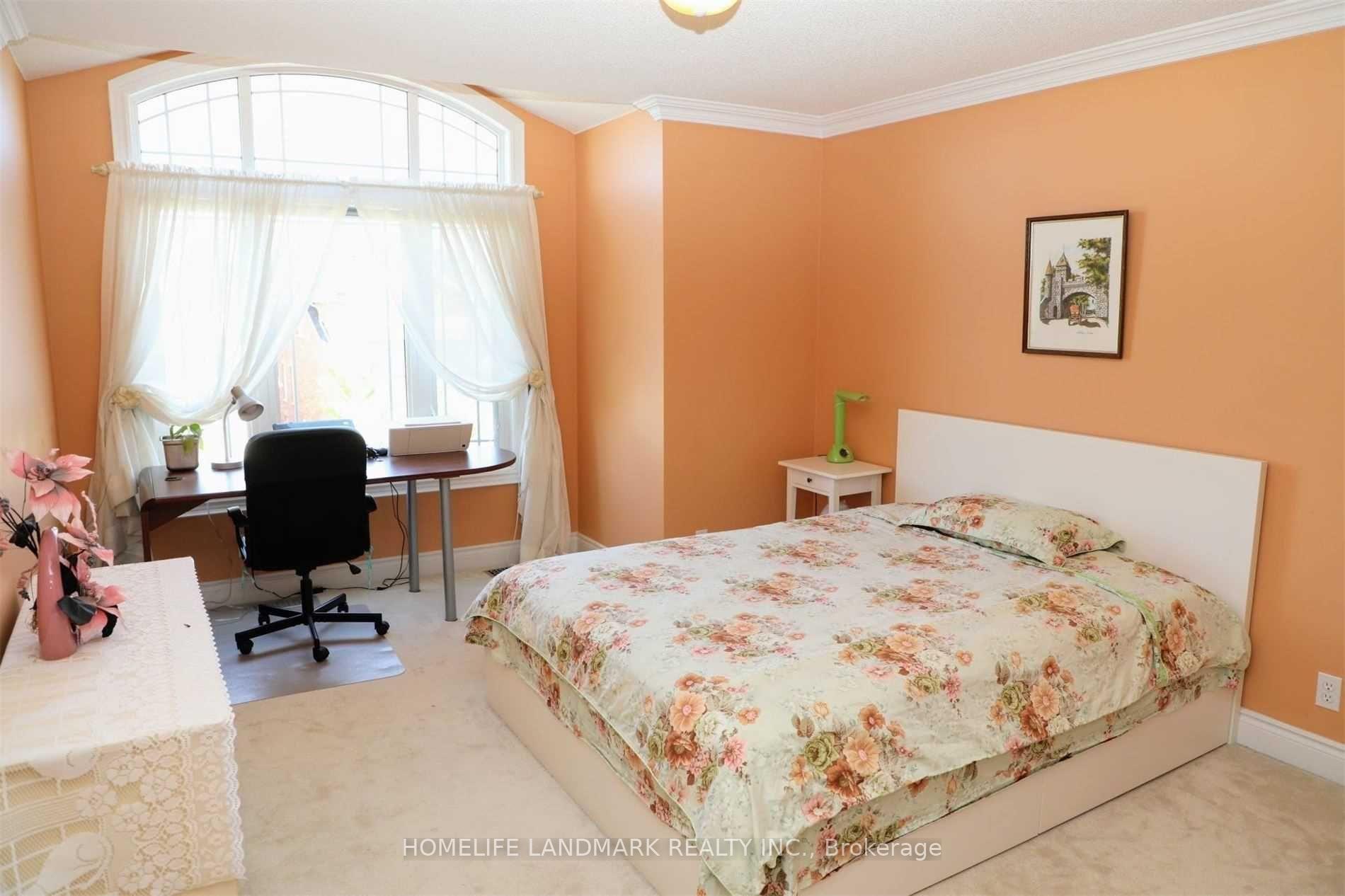 Photo 13 of 1 Fouracre Way, Aurora, Bayview Northeast — HOMEH