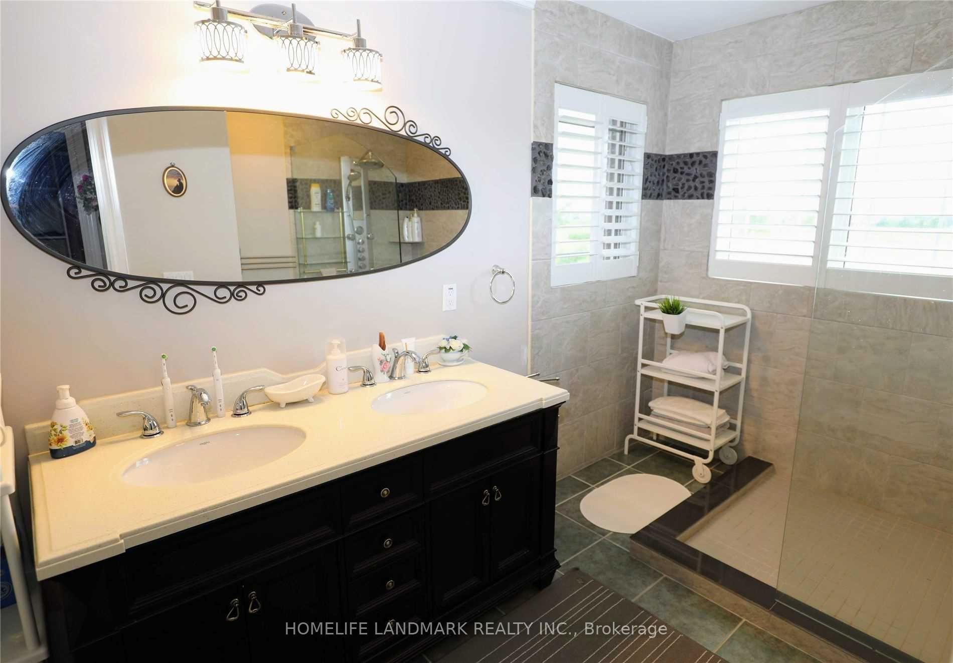 Photo 16 of 1 Fouracre Way, Aurora, Bayview Northeast — HOMEH