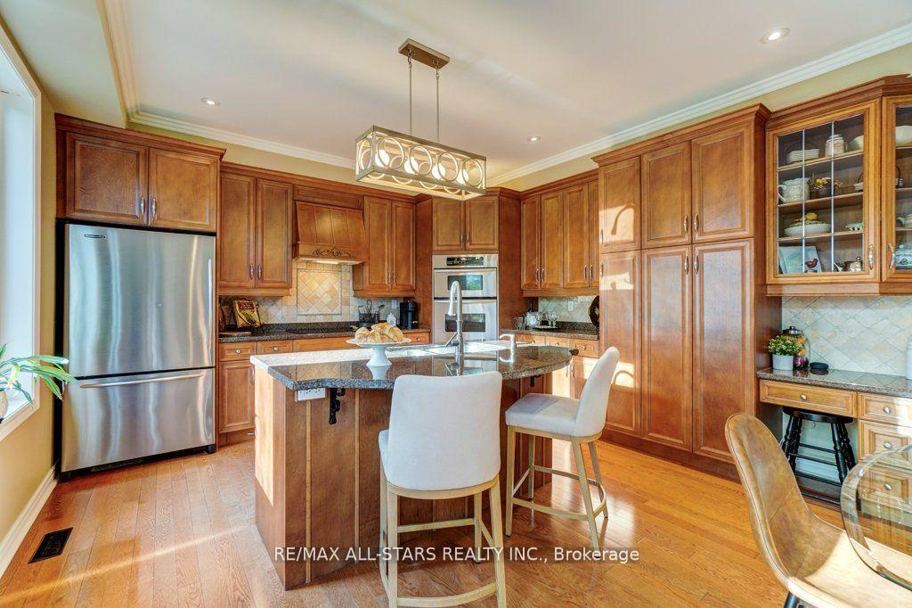 Photo 13 of 64 Button Crescent, Uxbridge — HOMEH