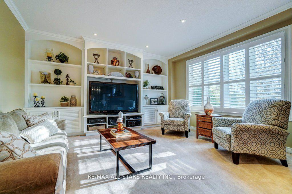 Photo 16 of 64 Button Crescent, Uxbridge — HOMEH