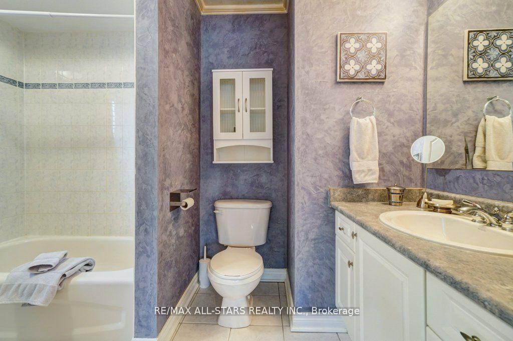 Photo 23 of 64 Button Crescent, Uxbridge — HOMEH