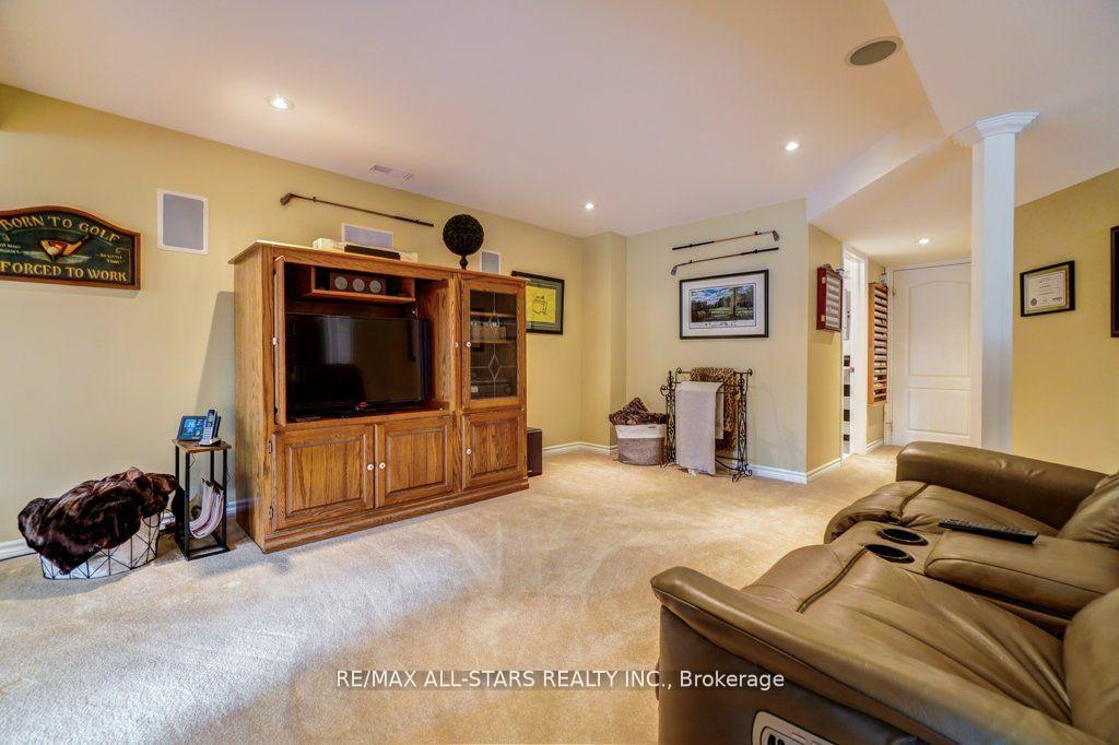 Photo 34 of 64 Button Crescent, Uxbridge — HOMEH