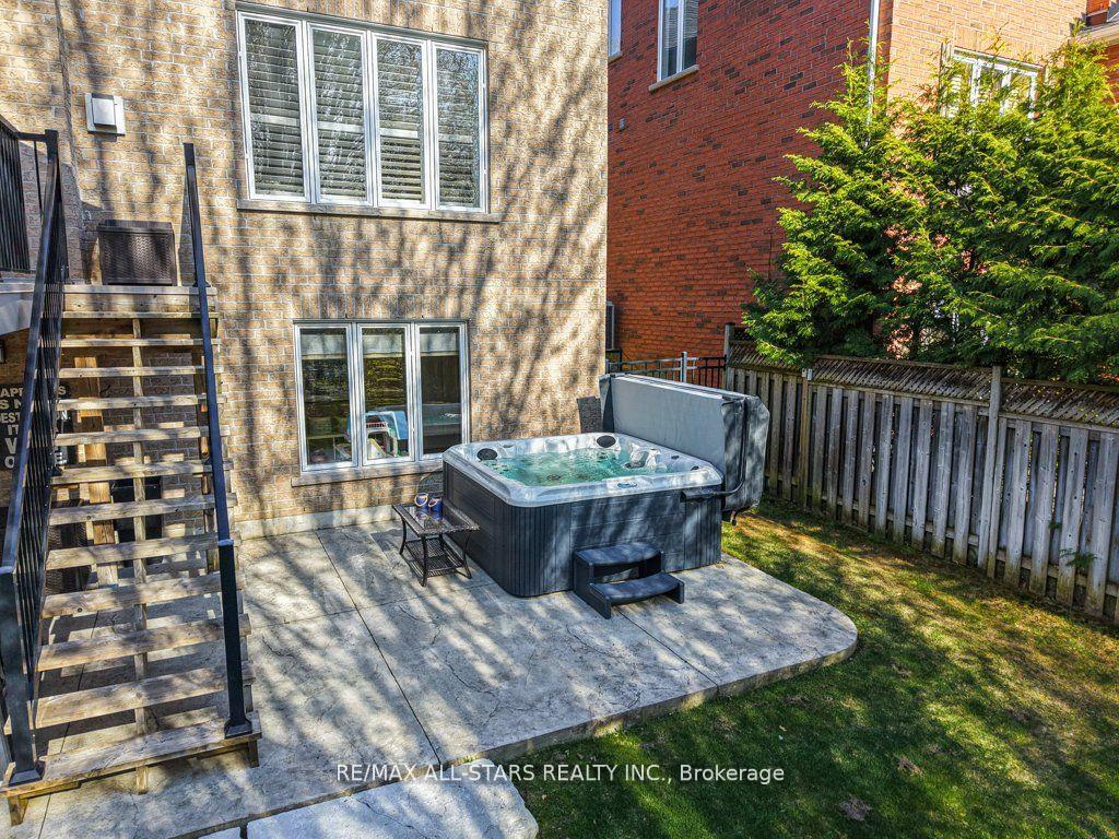 Photo 43 of 64 Button Crescent, Uxbridge — HOMEH