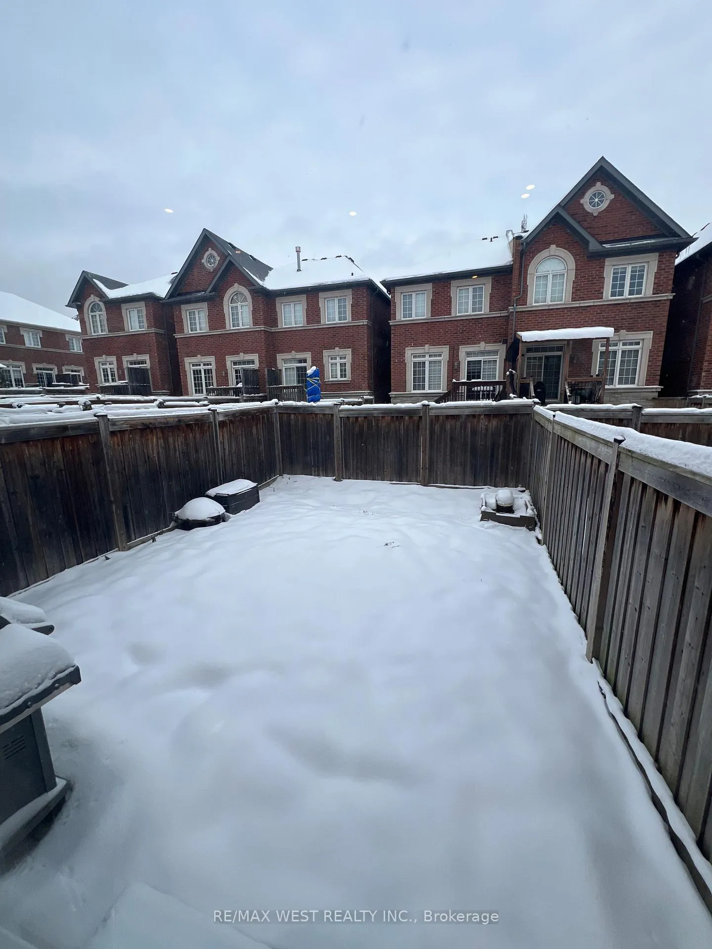 Photo 14 of 21 Spruce Pine Crescent, Vaughan, Patterson — HOMEH