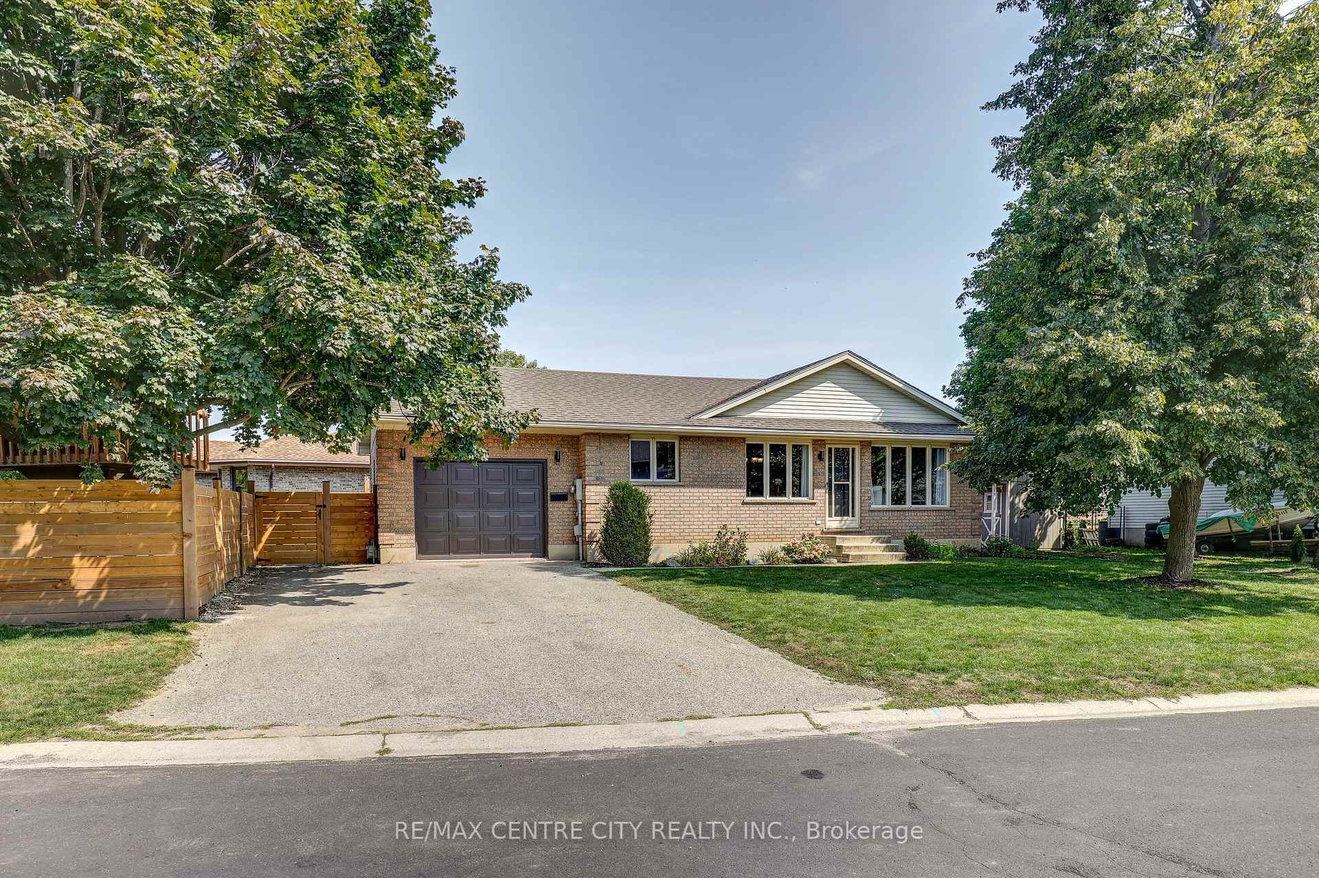 Photo 1 of 25 Hawthorne Crescent, Aylmer — HOMEH