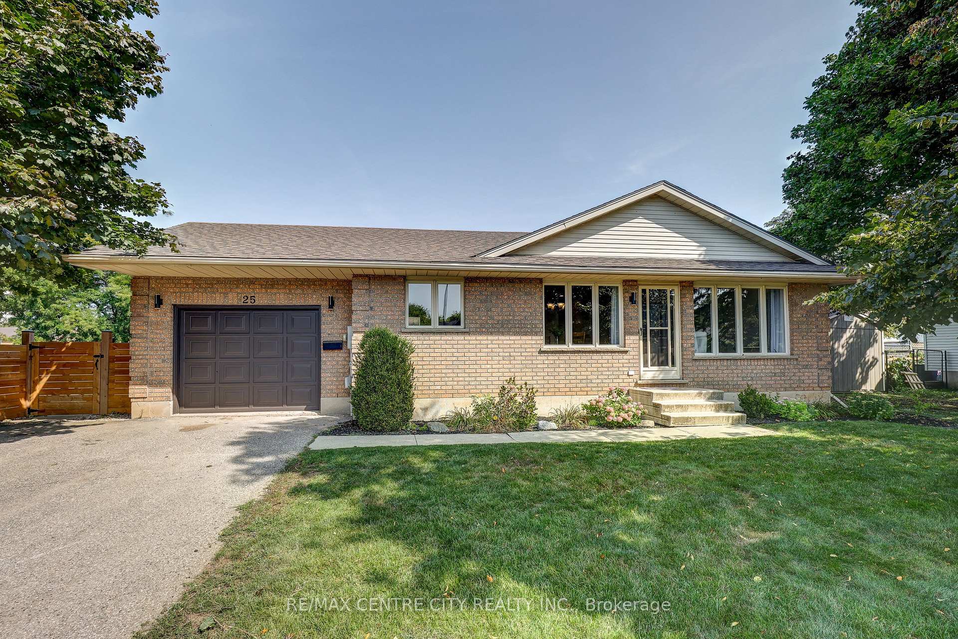 Photo 2 of 25 Hawthorne Crescent, Aylmer — HOMEH