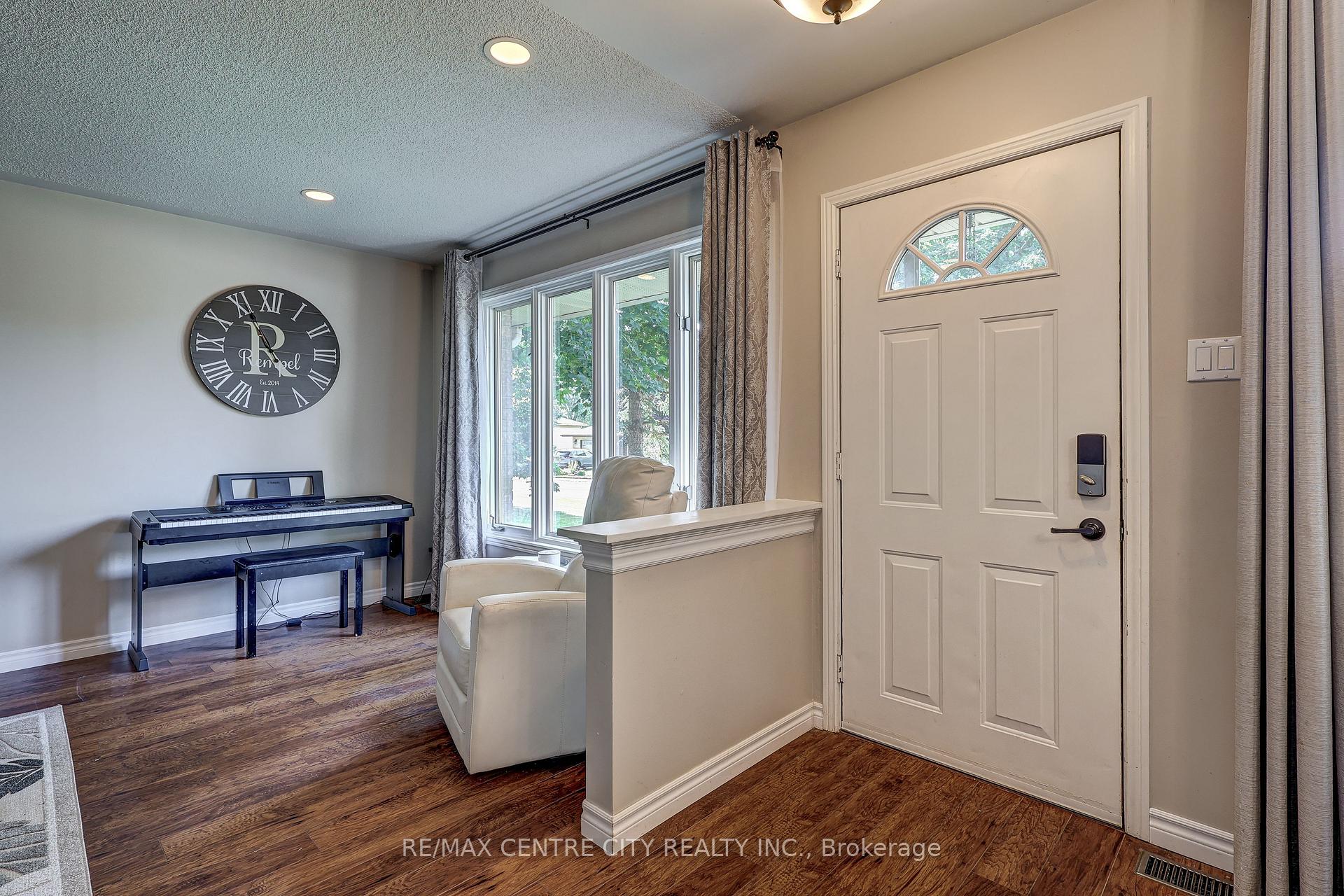 Photo 3 of 25 Hawthorne Crescent, Aylmer — HOMEH