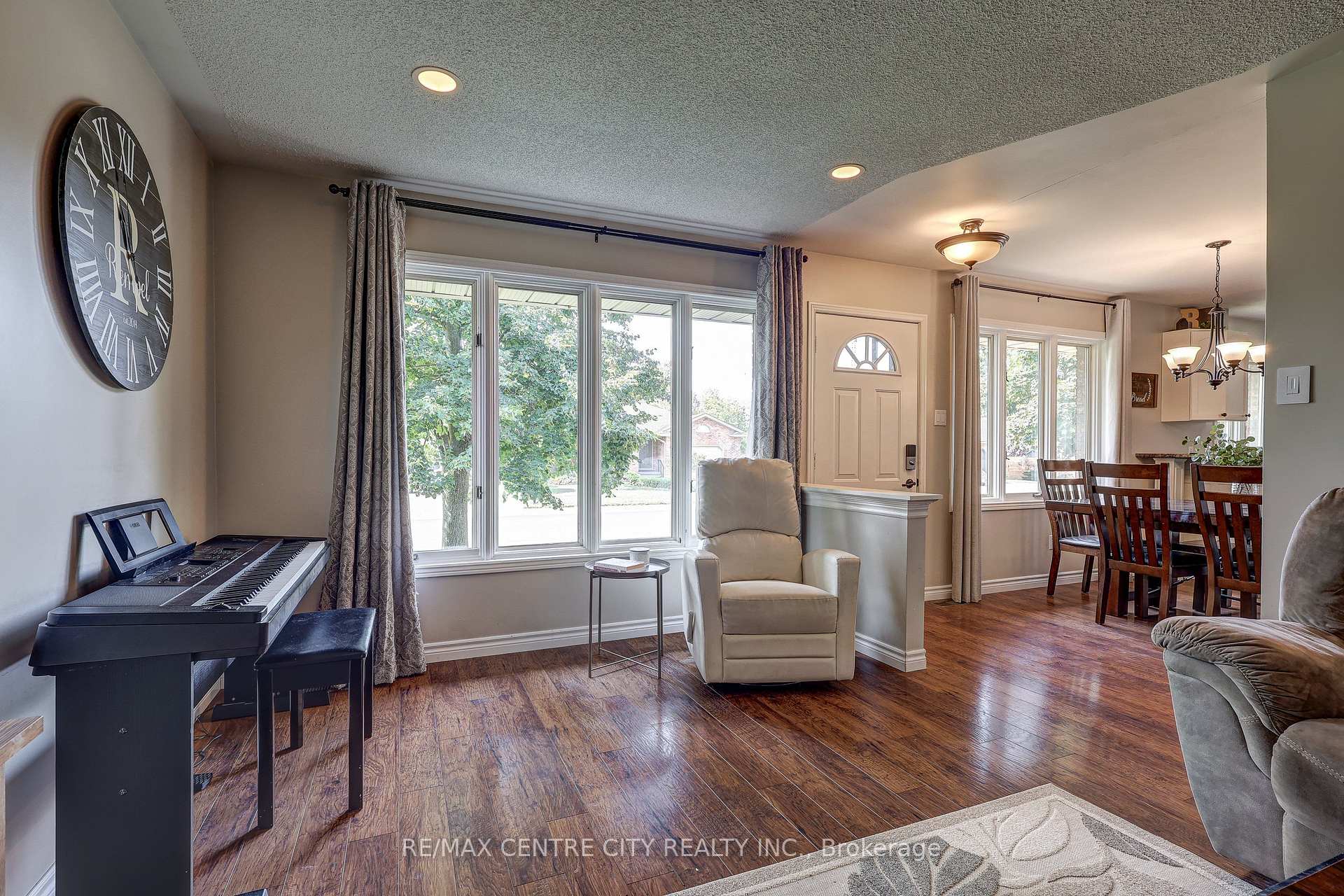 Photo 5 of 25 Hawthorne Crescent, Aylmer — HOMEH