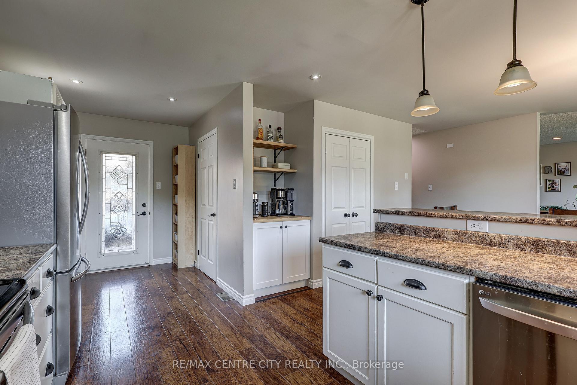Photo 12 of 25 Hawthorne Crescent, Aylmer — HOMEH