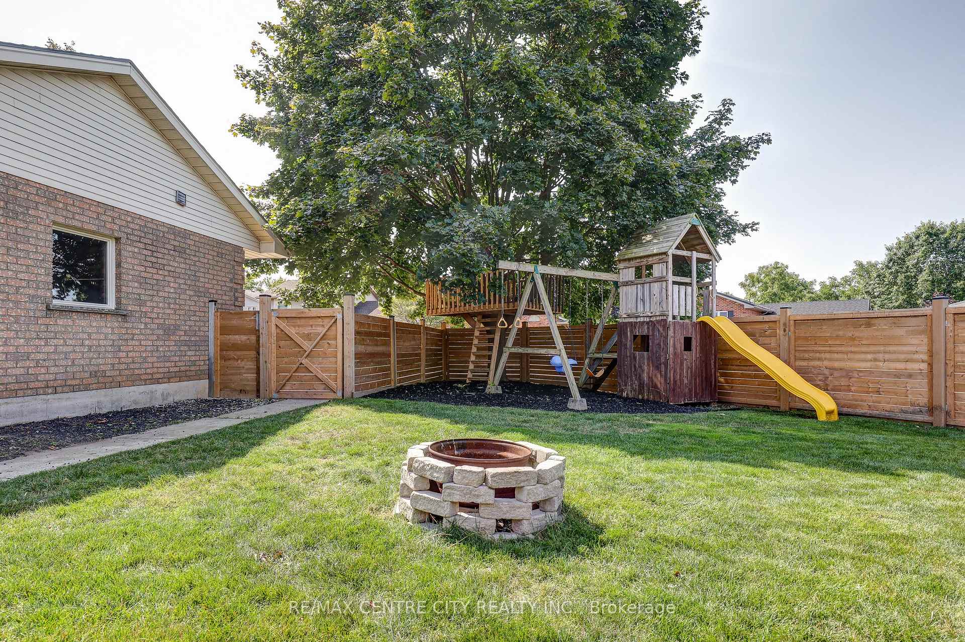 Photo 35 of 25 Hawthorne Crescent, Aylmer — HOMEH