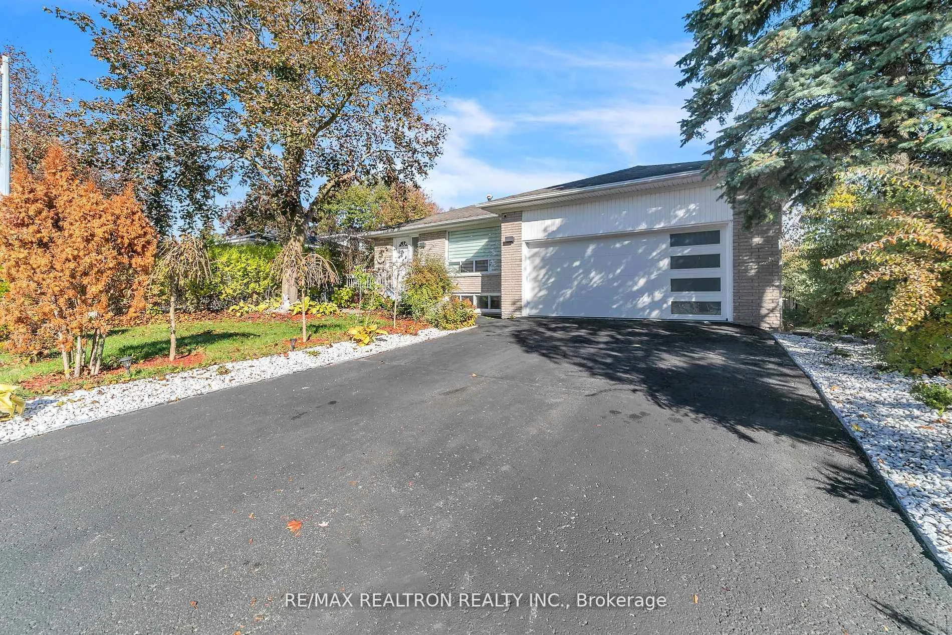Photo 2 of 4 Boulding Drive, Aurora, Aurora Heights — HOMEH